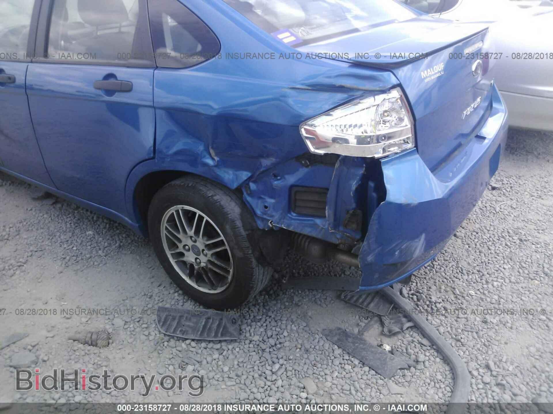 2011 Ford Focus - VIN: 1FAHP3FN1BW139787 - Photo 6