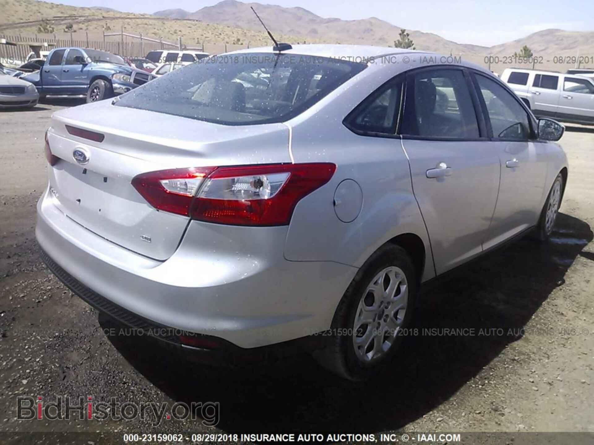 2012 Ford Focus - VIN: 1FAHP3F27CL120962 - Photo 4