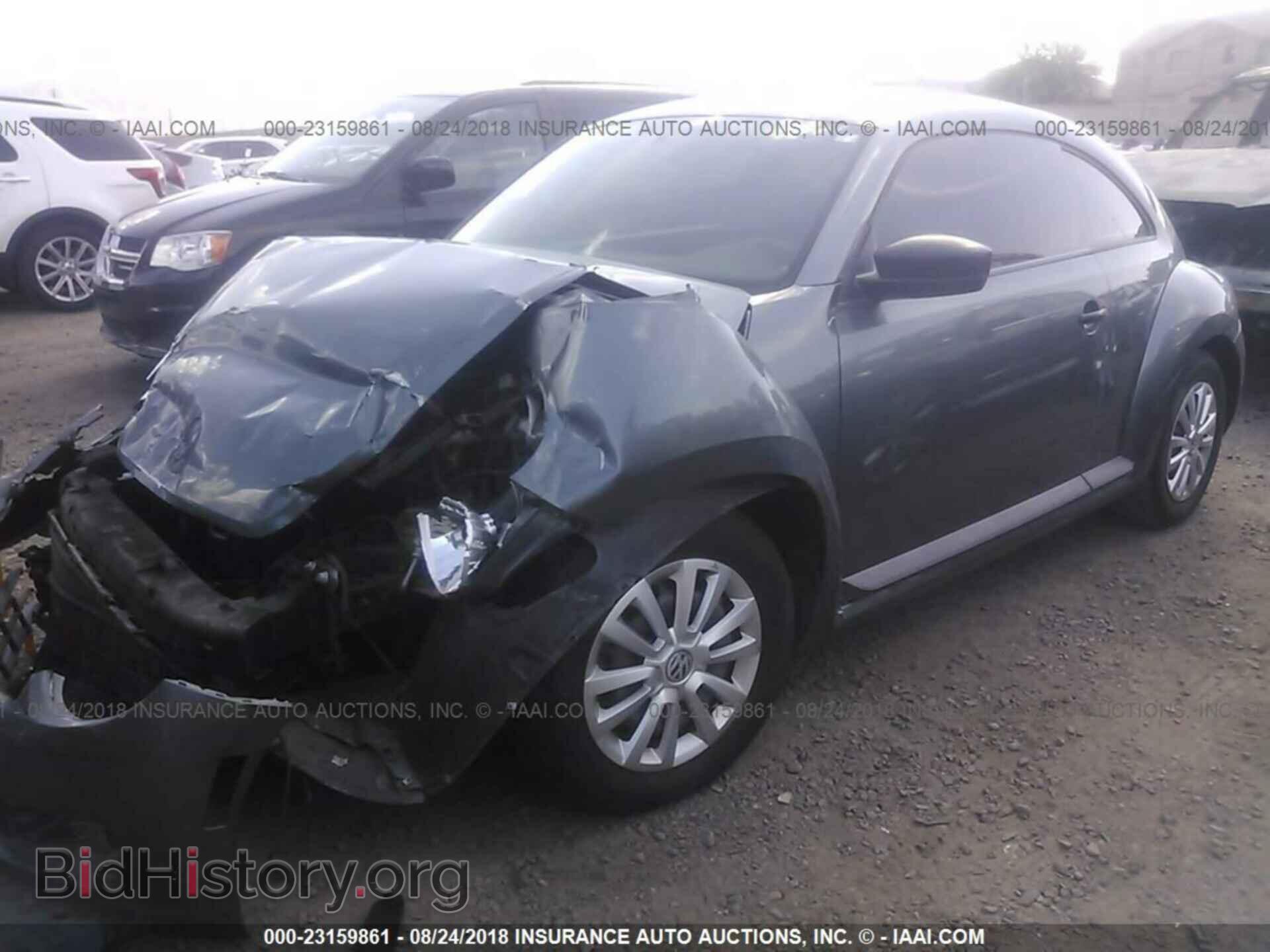 2012 Volkswagen Beetle - VIN: 3VWFP7AT7CM616607 - Фото 2