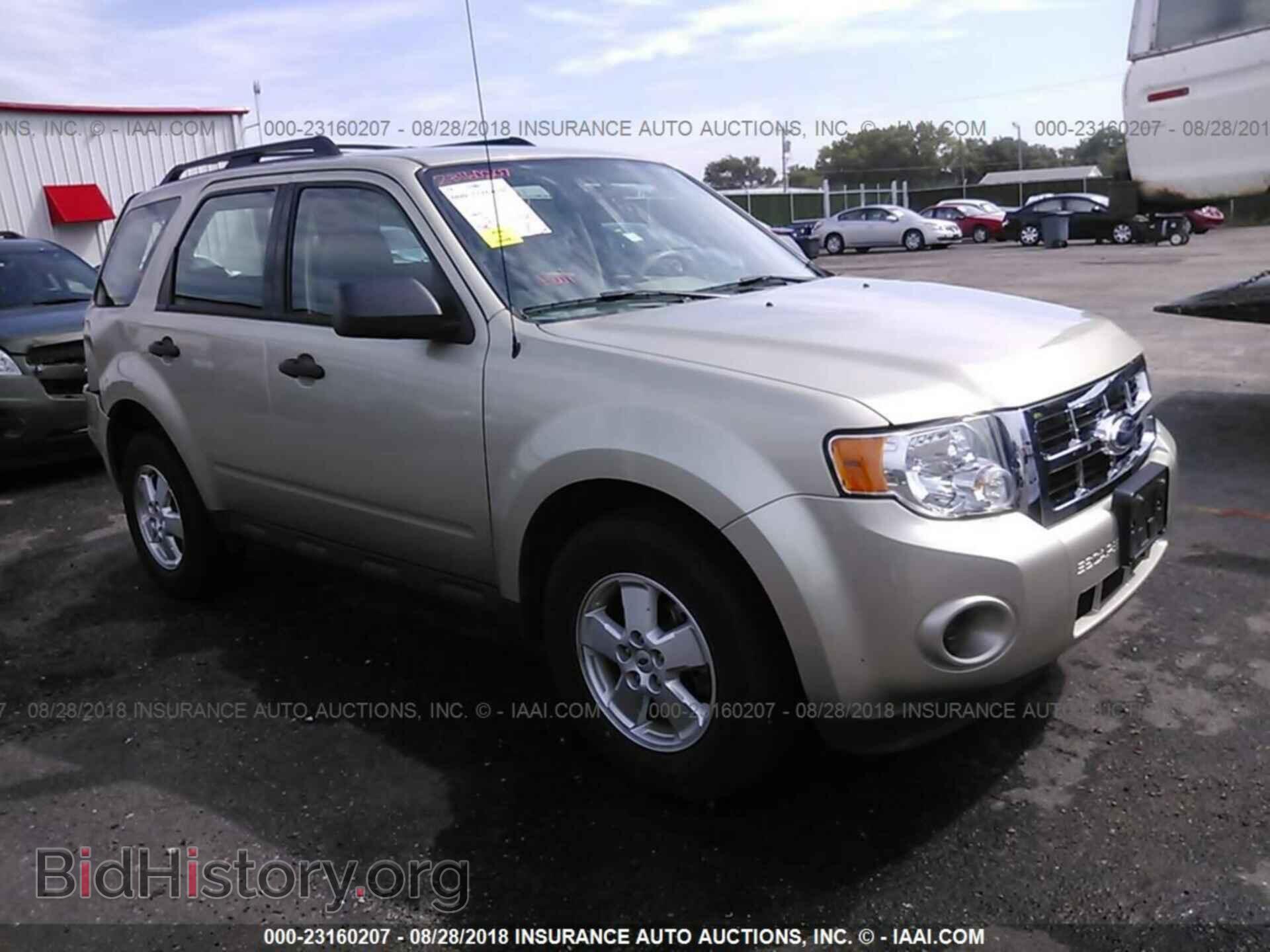 Photo 1FMCU0C72BKA87011 - Ford Escape 2011
