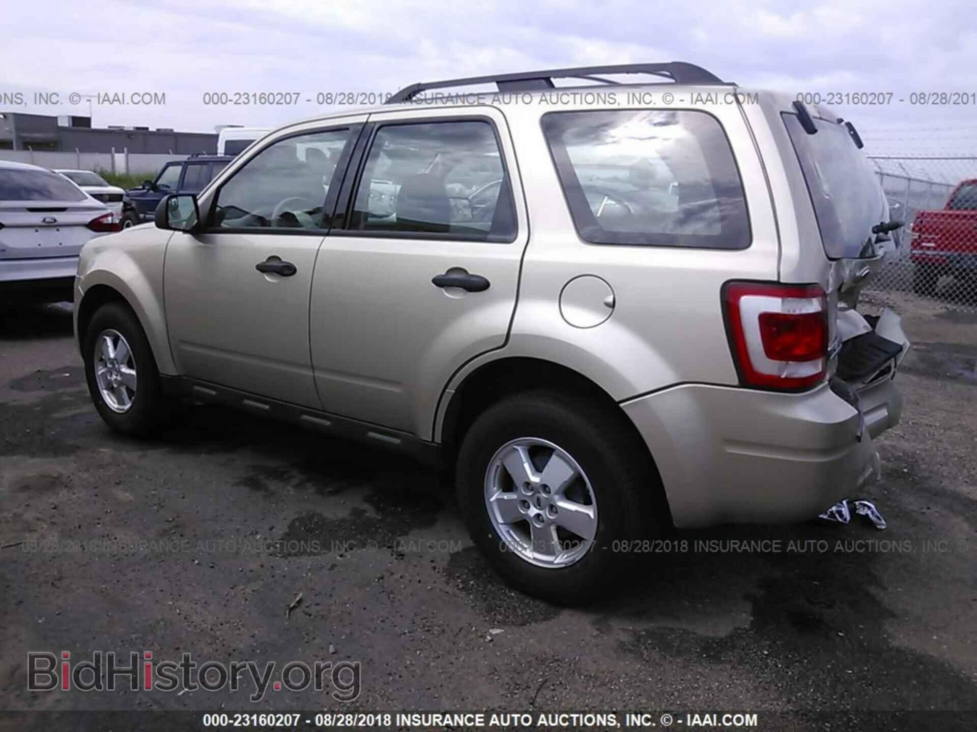 2011 Ford Escape - VIN: 1FMCU0C72BKA87011 - Фото 3