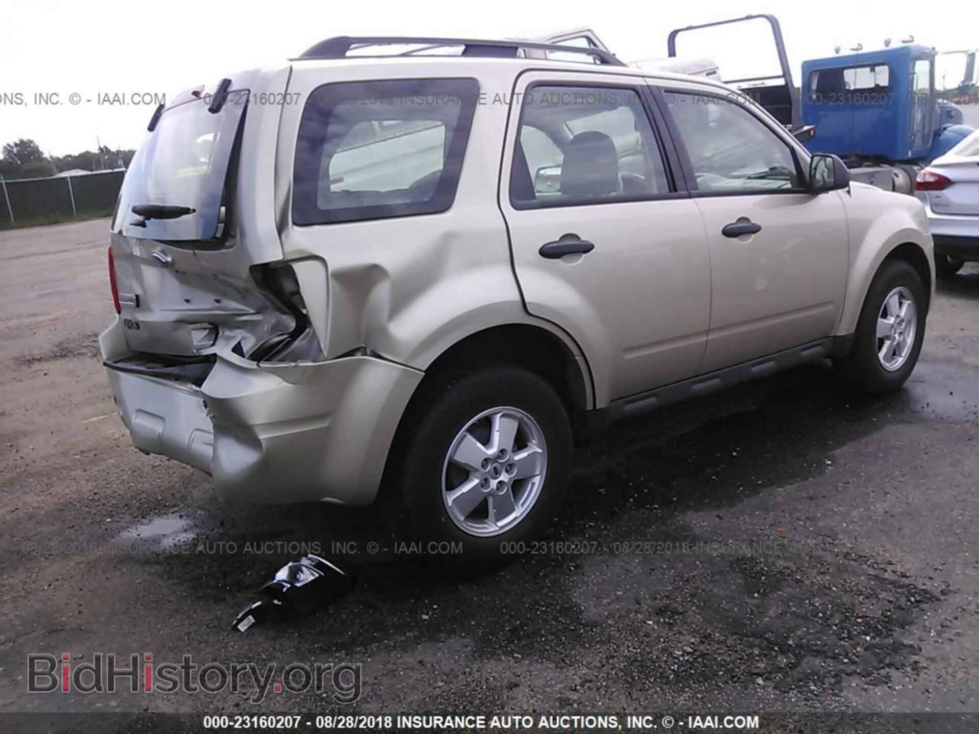 2011 Ford Escape - VIN: 1FMCU0C72BKA87011 - Фото 4