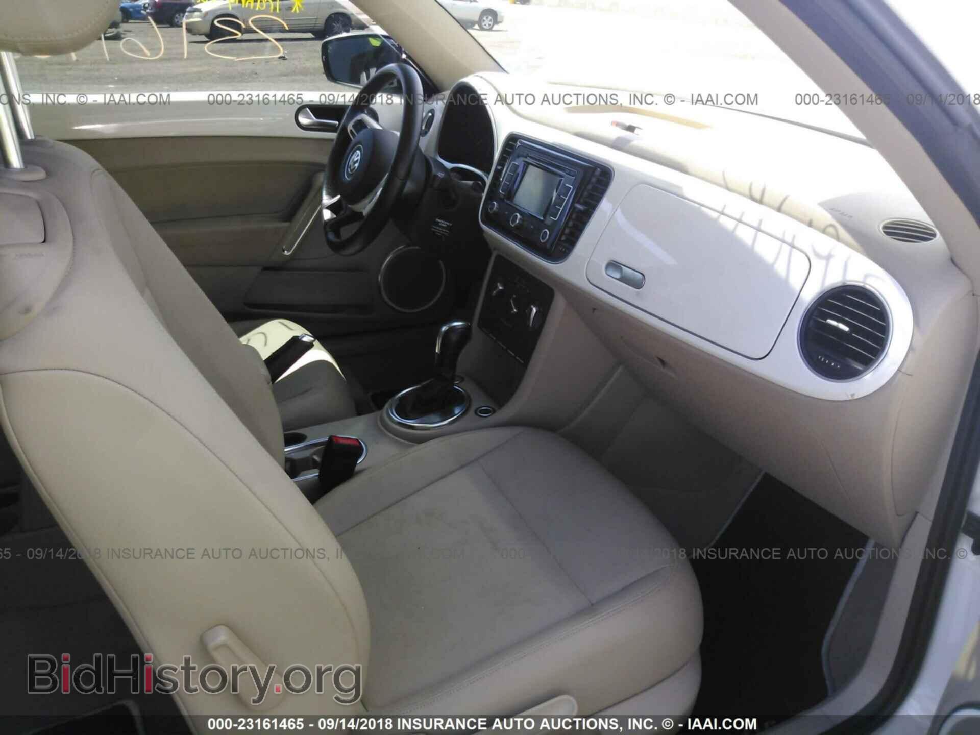 2013 Volkswagen Beetle - VIN: 3VWJX7AT0DM647645 - Фото 5