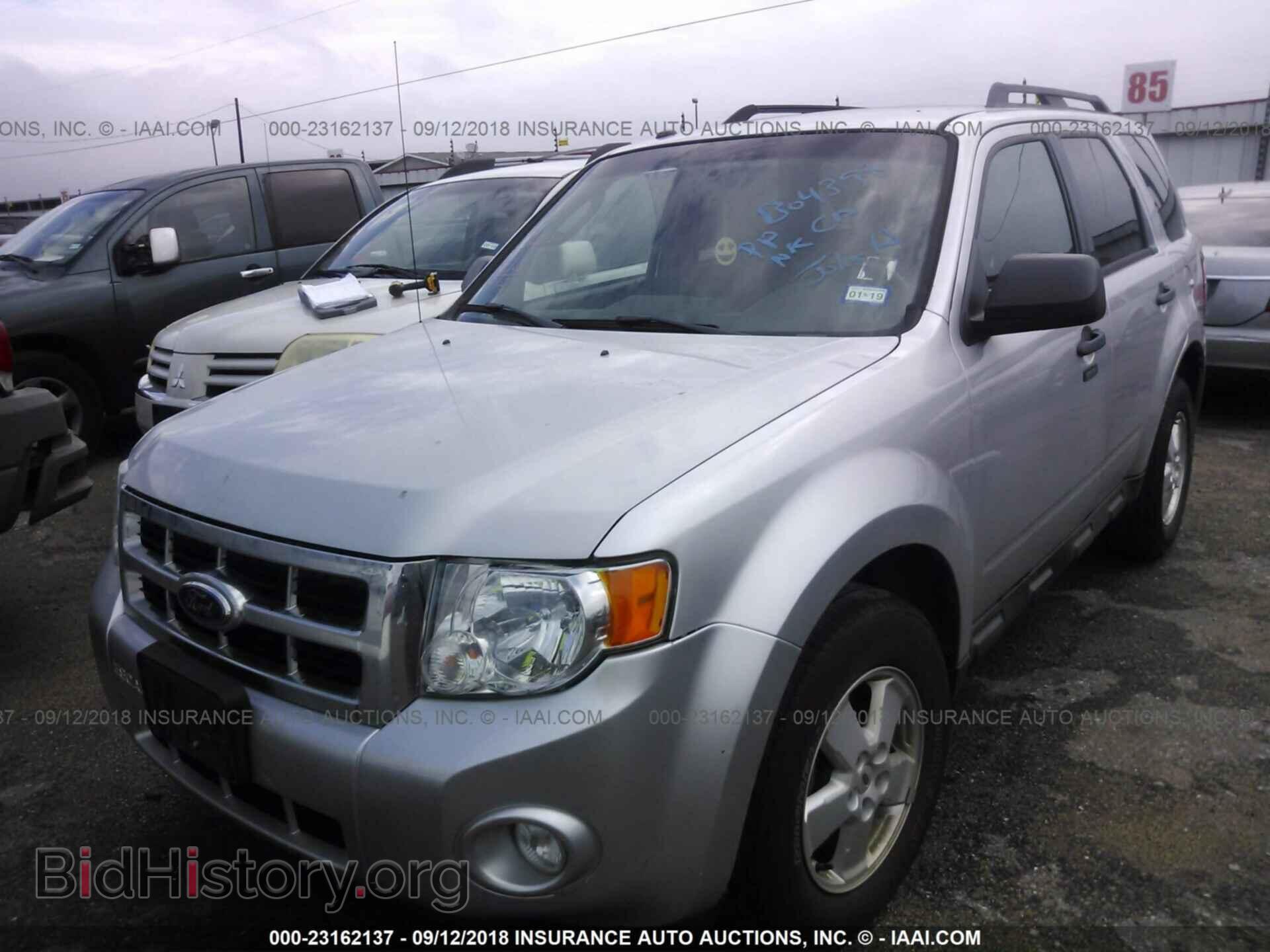 2012 Ford Escape - VIN: 1FMCU9DG4CKB04198 - Photo 2