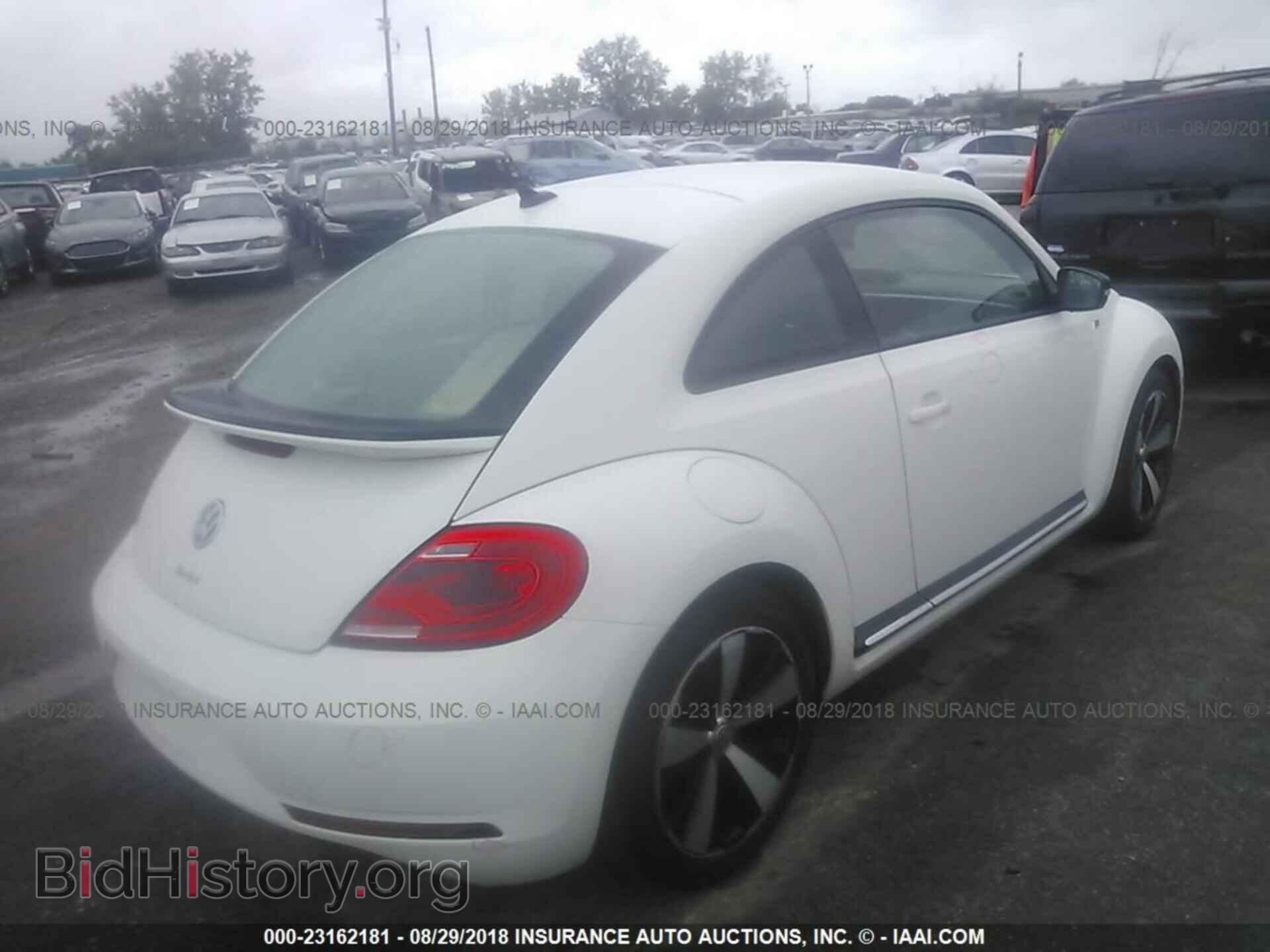 2014 Volkswagen Beetle - VIN: 3VW4S7ATXEM609692 - Фото 4