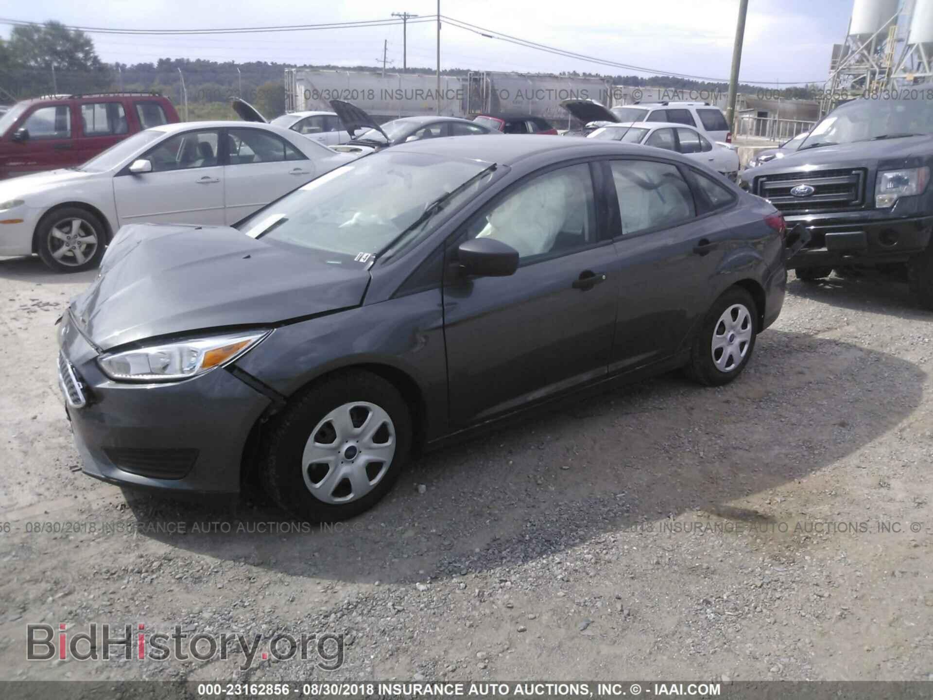 2017 Ford Focus - VIN: 1FADP3E25HL331021 - Photo 2