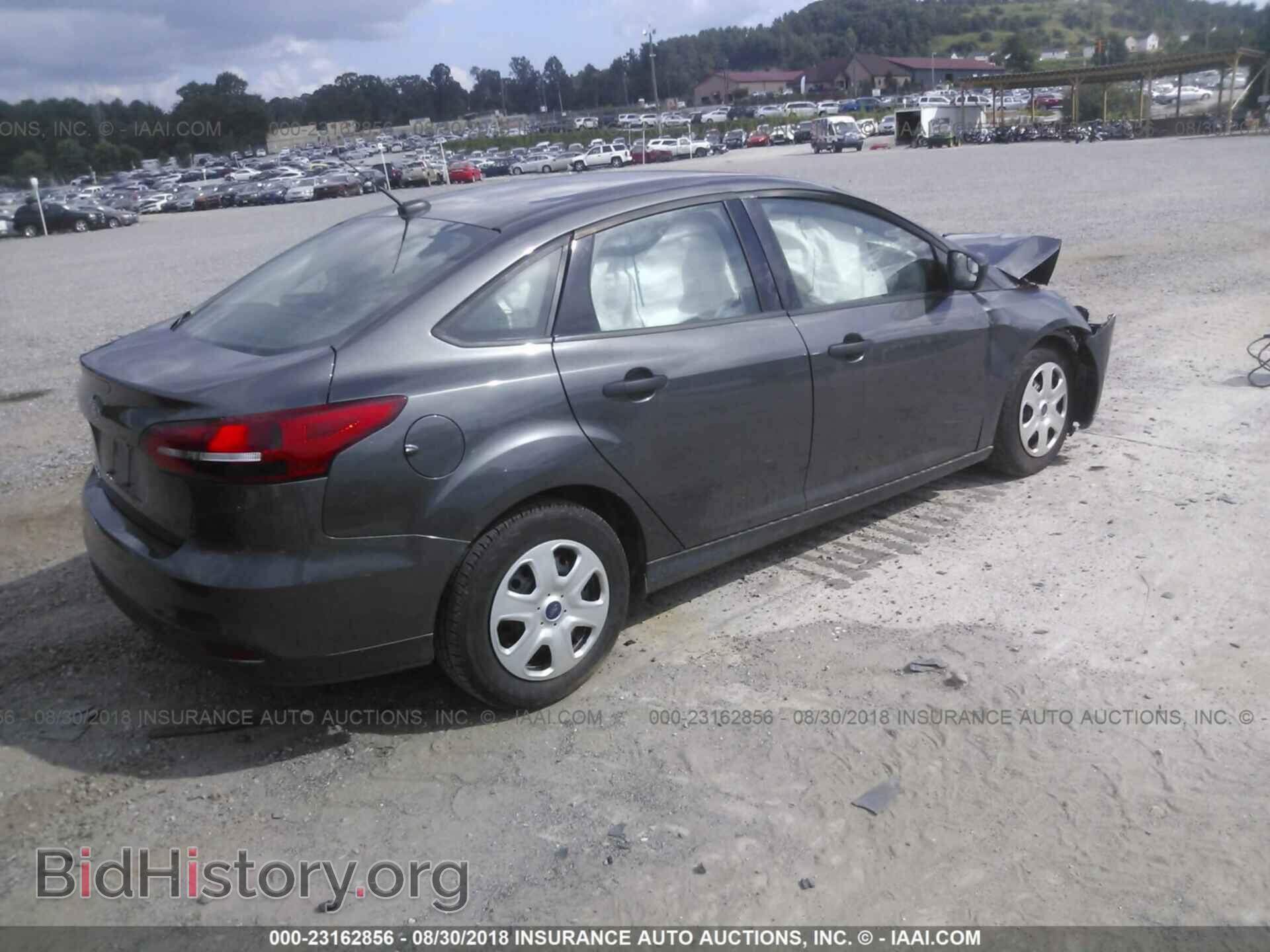 2017 Ford Focus - VIN: 1FADP3E25HL331021 - Photo 4