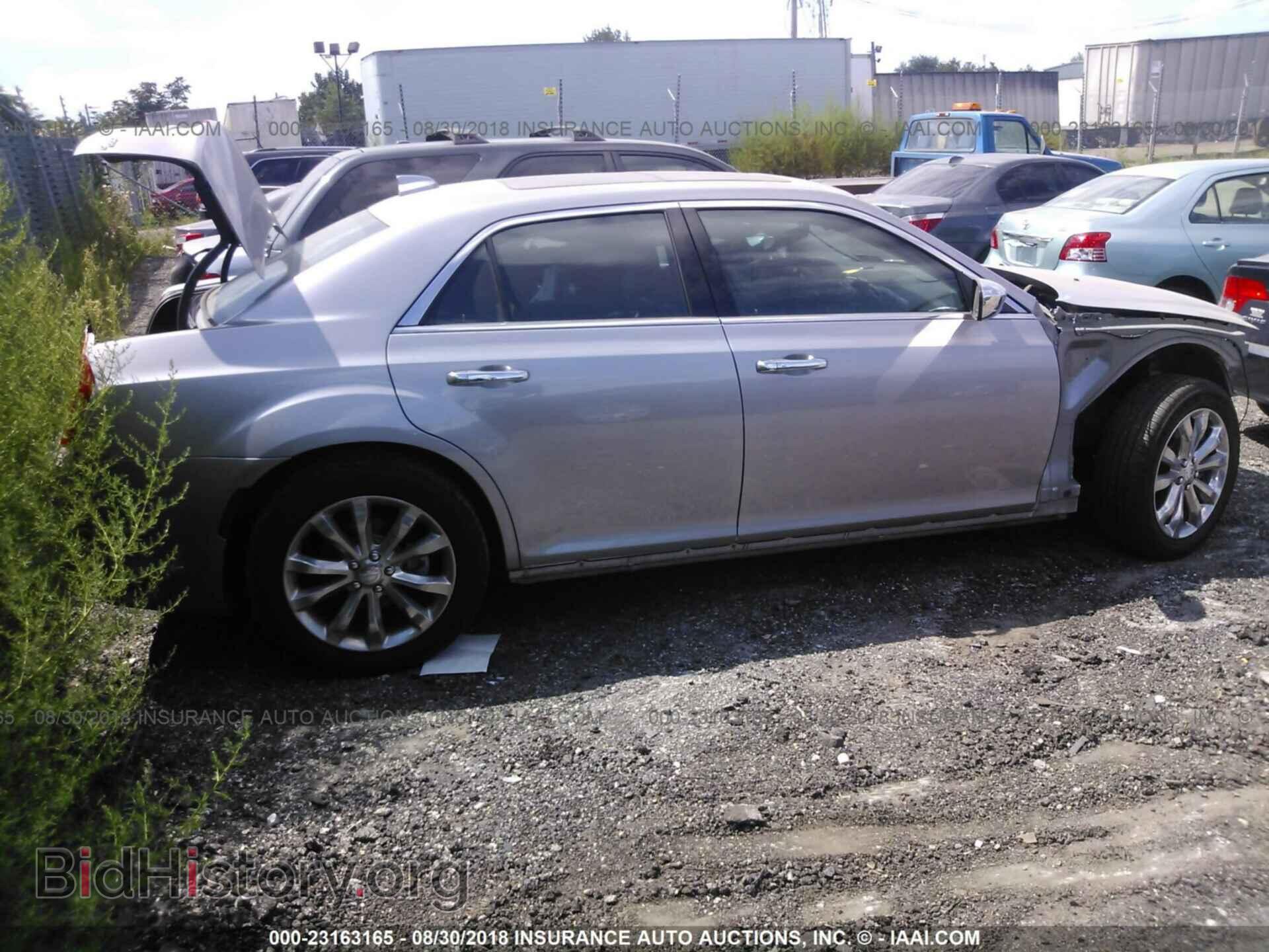 2017 Chrysler 300c - VIN: 2C3CCAKG6HH566762 - Фото 4