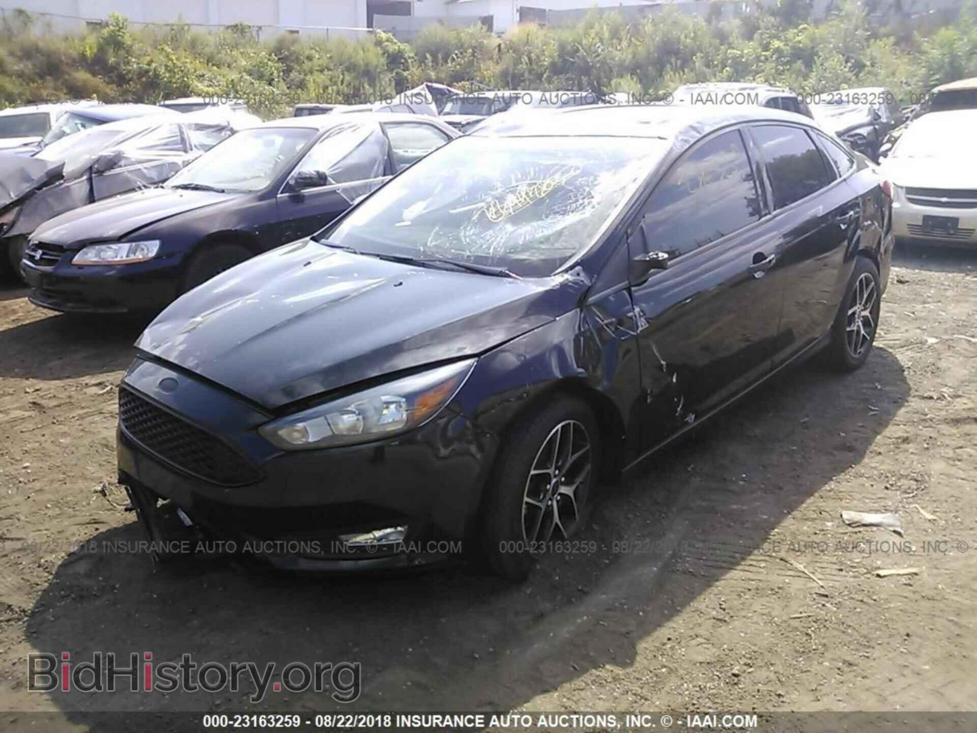 2017 Ford Focus - VIN: 1FADP3H22HL308257 - Photo 2