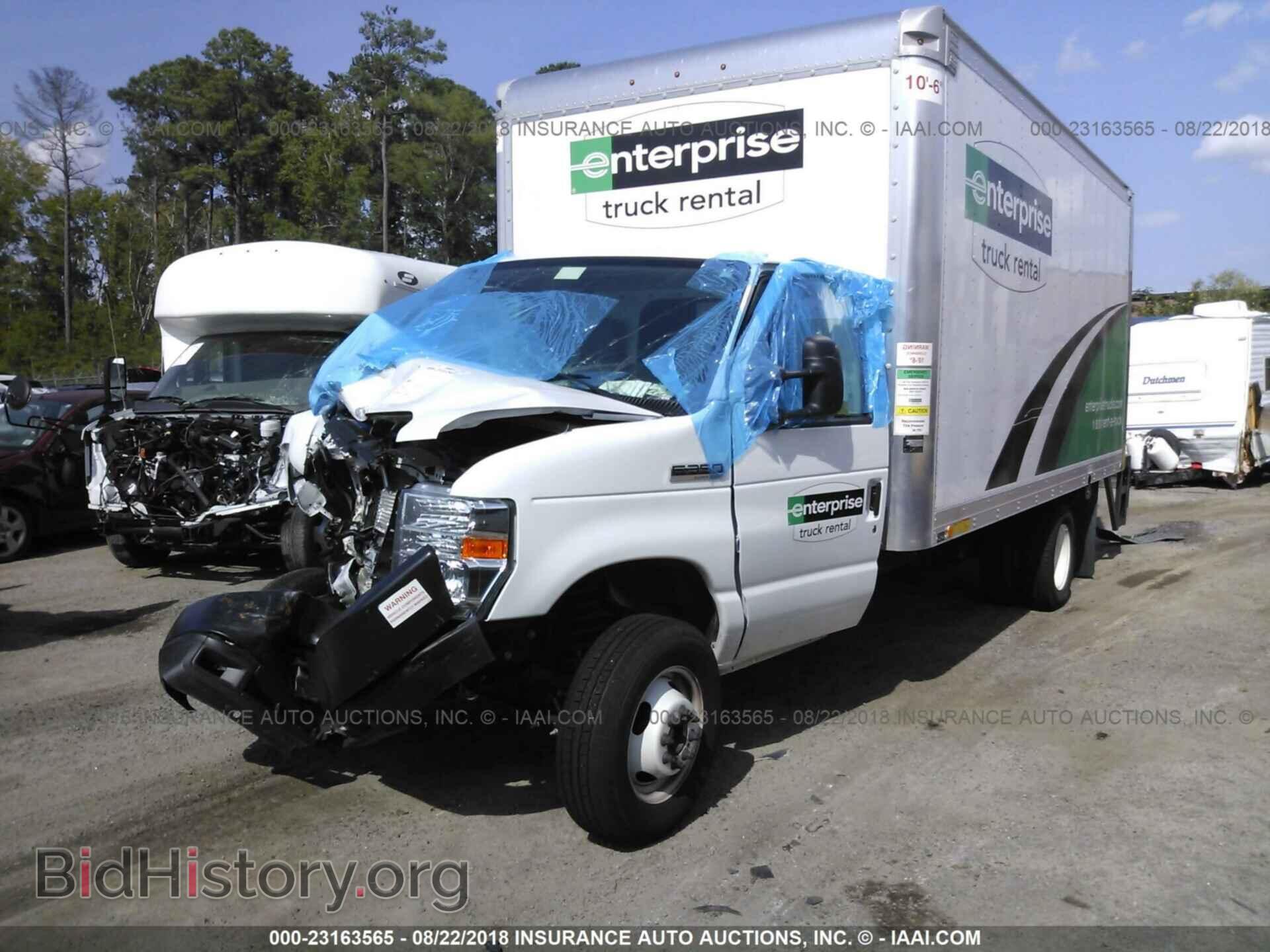 2018 Ford Econoline - VIN: 1FDWE3FSXJDC19351 - Фото 2