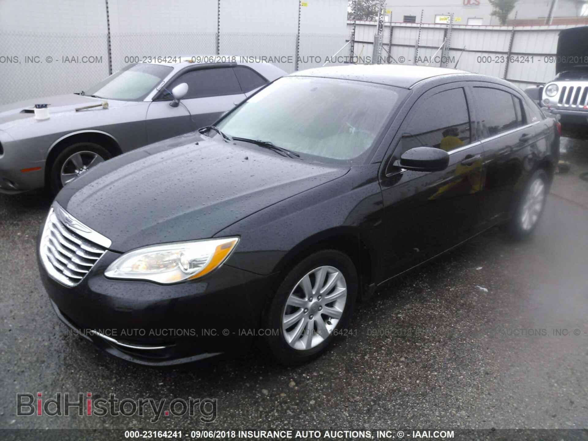 2011 Chrysler 200 - VIN: 1C3BC1FB3BN500775 - Фото 2