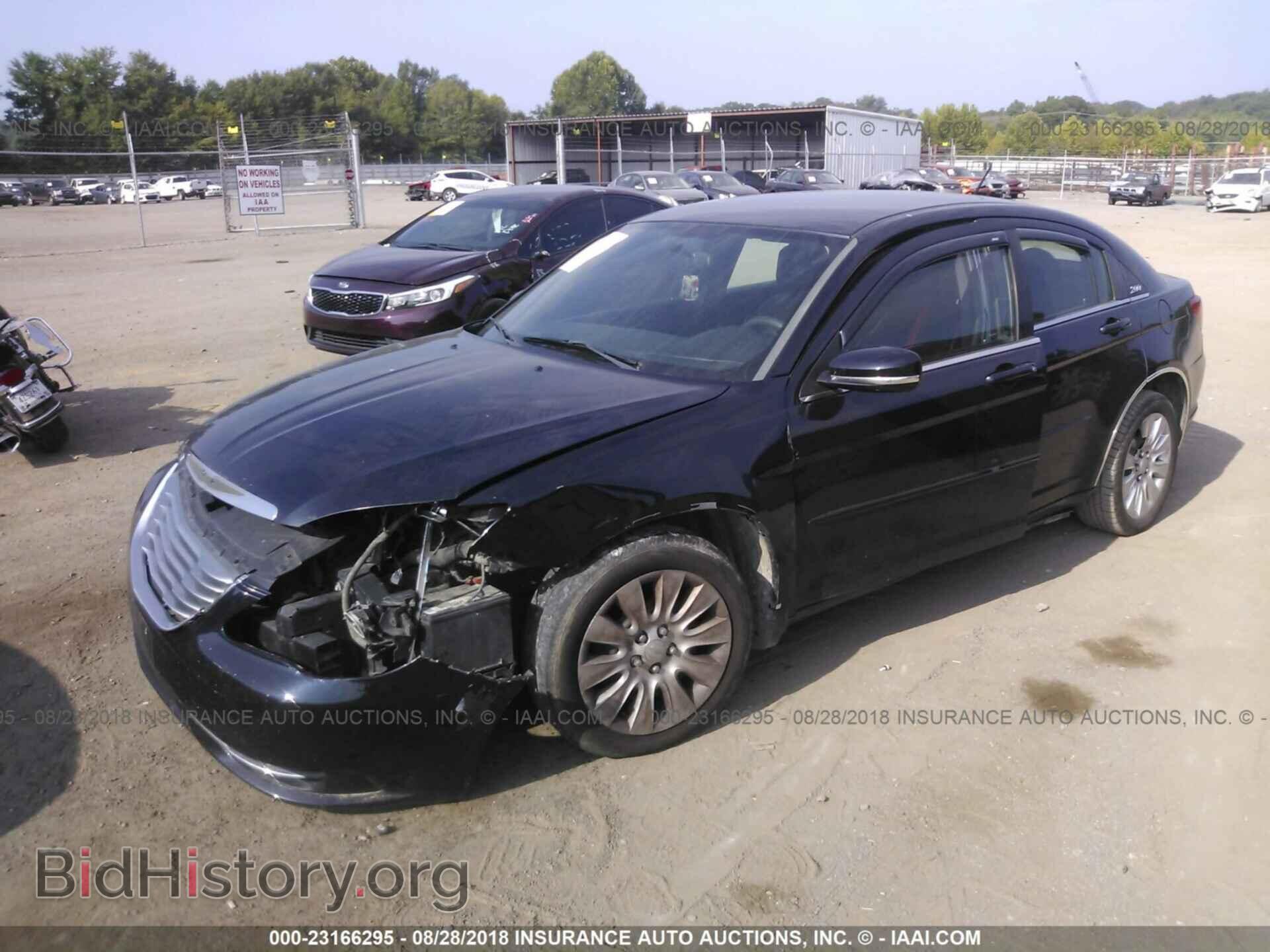 2011 Chrysler 200 - VIN: 1C3BC4FB7BN558051 - Photo 2