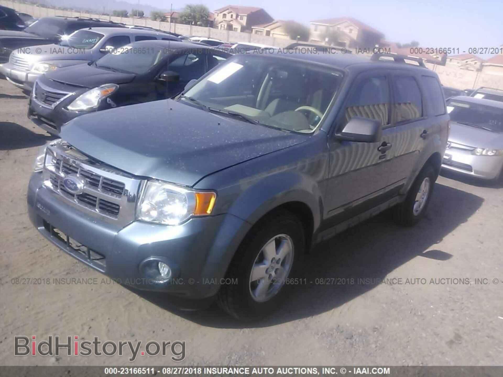 2011 Ford Escape - VIN: 1FMCU0D74BKB73189 - Photo 2