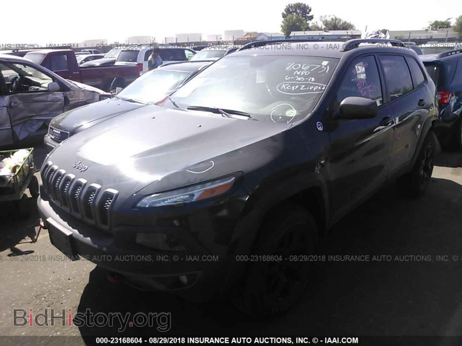 2017 Jeep Cherokee - VIN: 1C4PJMBS8HW658272 - Photo 2