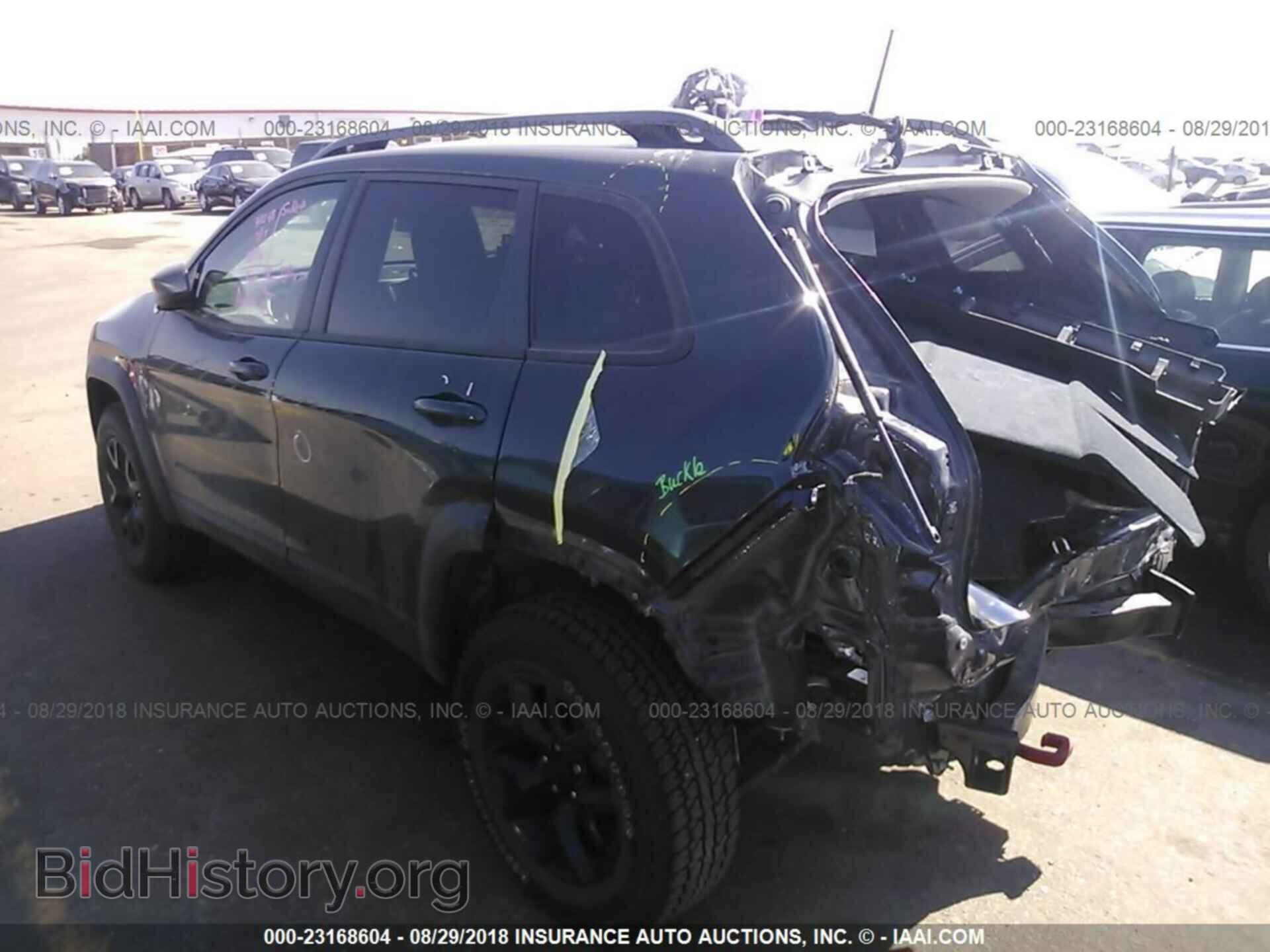 2017 Jeep Cherokee - VIN: 1C4PJMBS8HW658272 - Photo 3