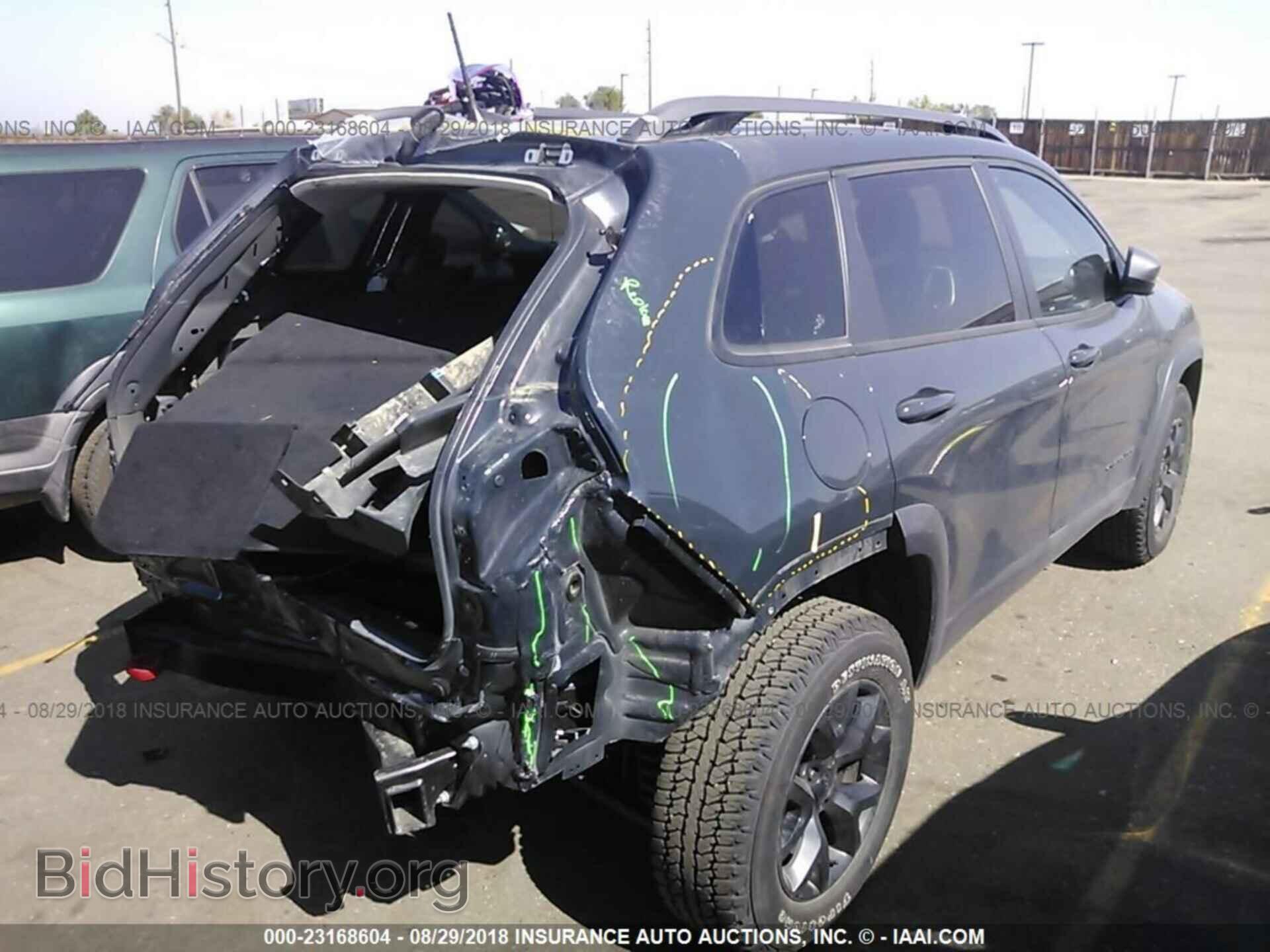 2017 Jeep Cherokee - VIN: 1C4PJMBS8HW658272 - Photo 4