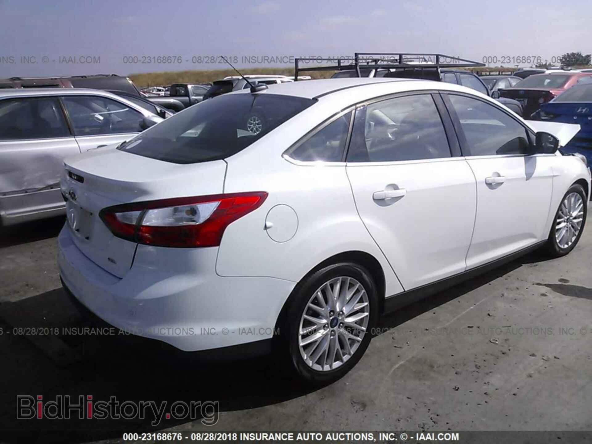 2012 Ford Focus - VIN: 1FAHP3H26CL332829 - Photo 4