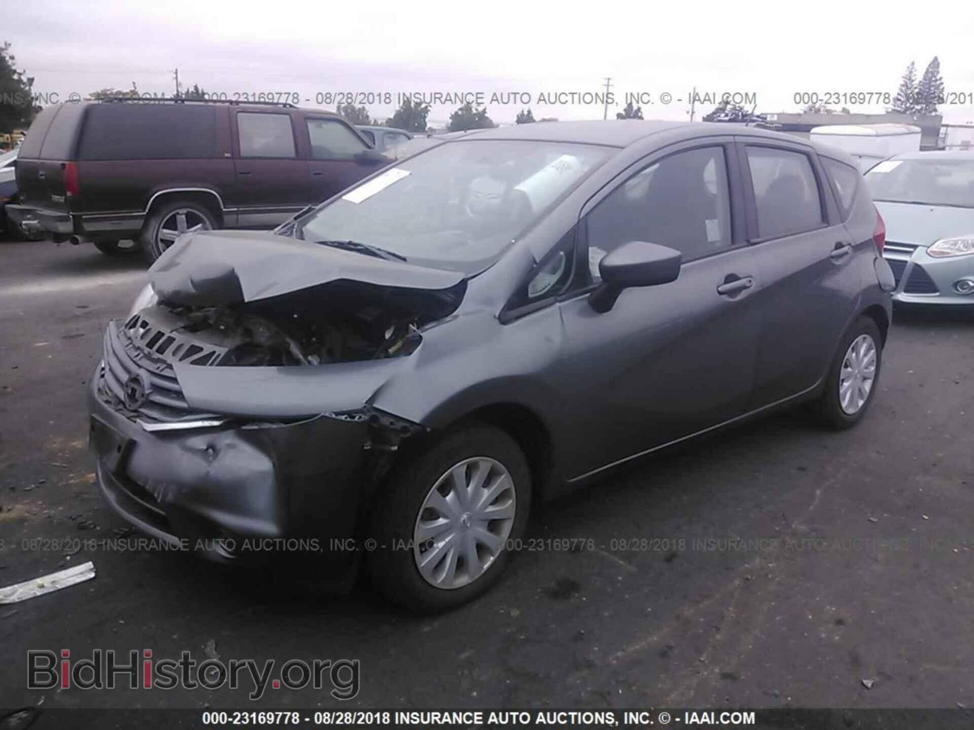 2016 Nissan Versa note - VIN: 3N1CE2CP1GL354077 - Фото 2