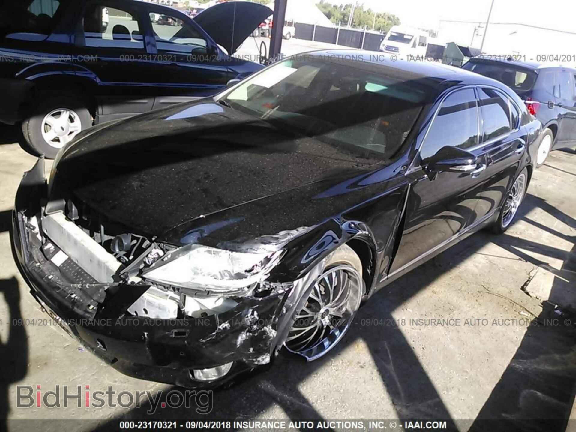 2011 Lexus Ls - VIN: JTHCL5EF2B5011438 - Photo 2