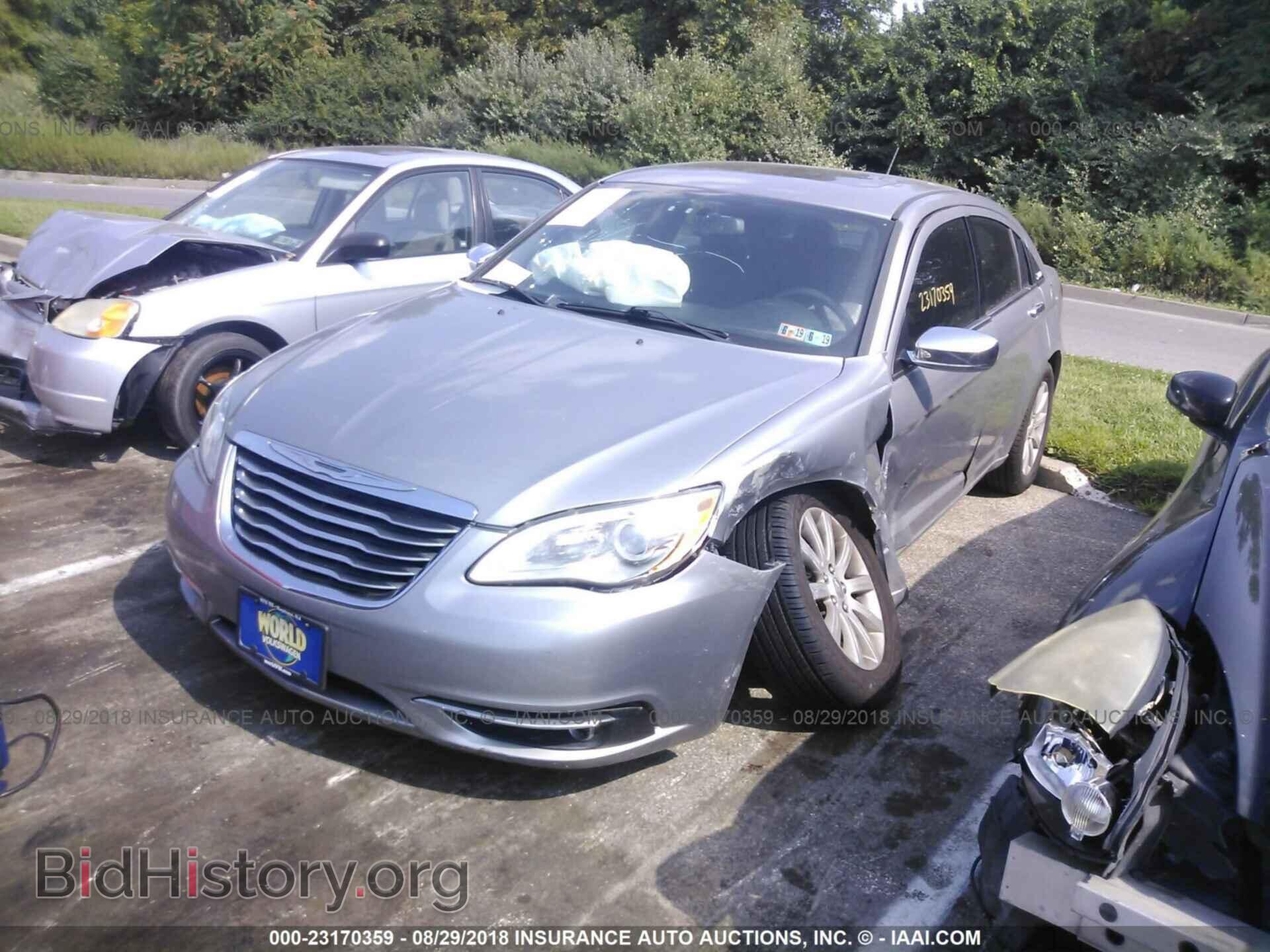 2013 Chrysler 200 - VIN: 1C3CCBCG2DN638949 - Photo 2