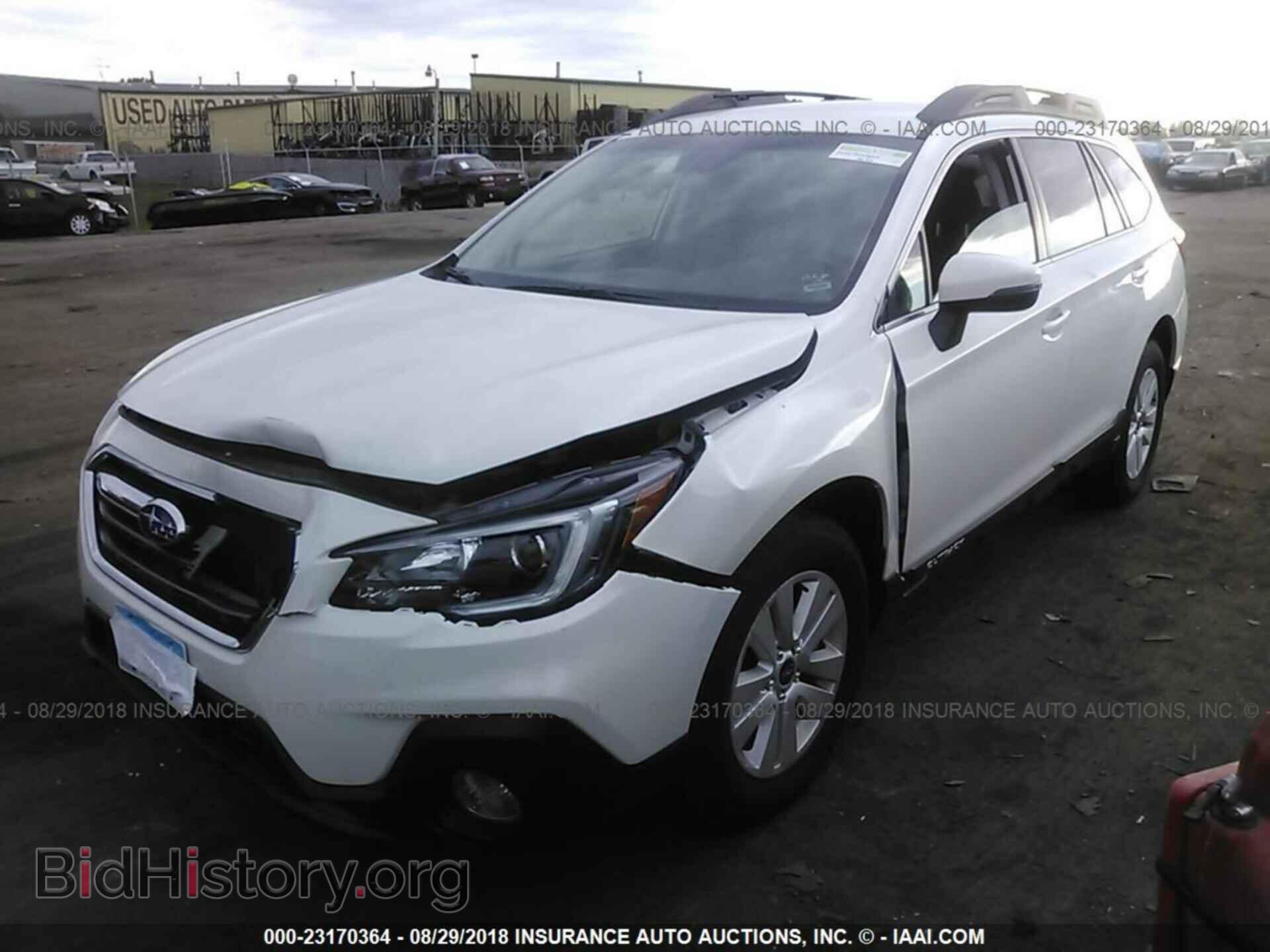 2018 Subaru Outback - VIN: 4S4BSAFC0J3324331 - Фото 2