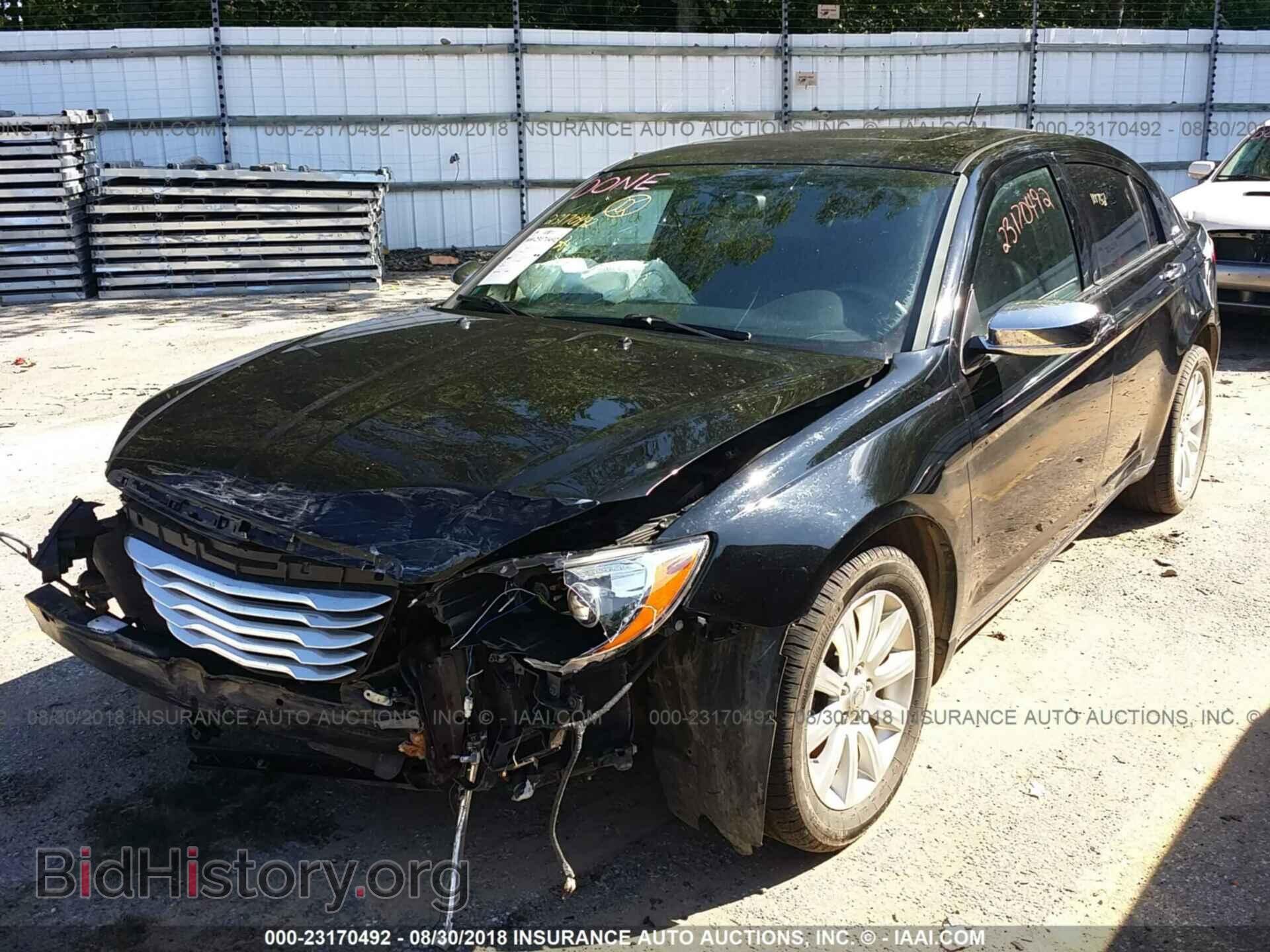2013 Chrysler 200 - VIN: 1C3CCBCG8DN657313 - Photo 2