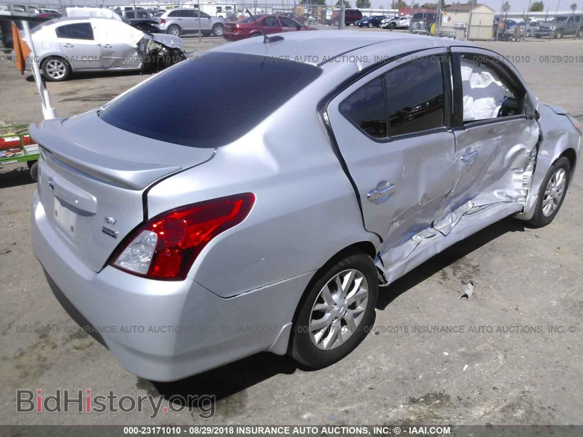 2017 Nissan Versa - VIN: 3N1CN7AP7HL889593 - Фото 4