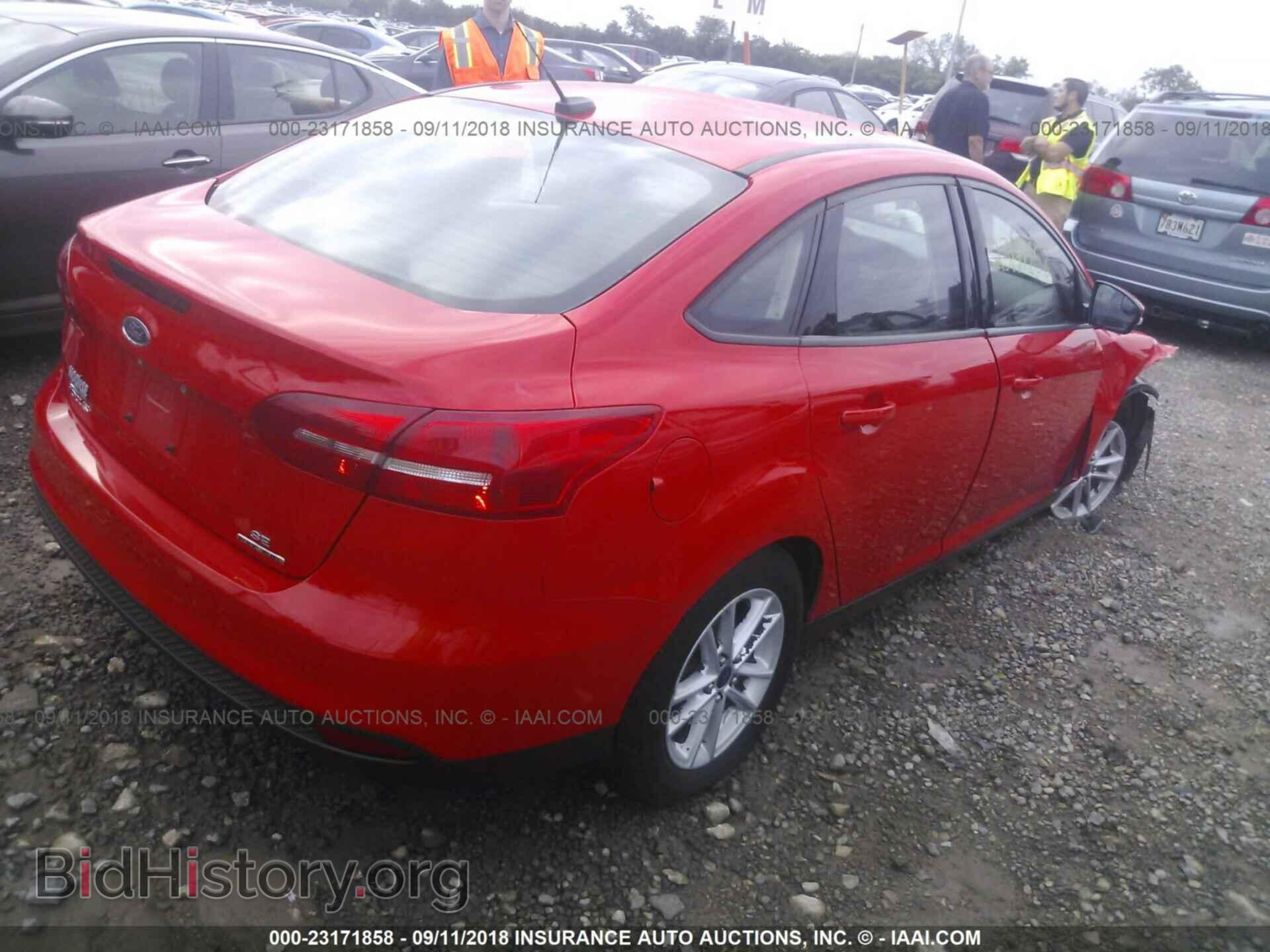2015 Ford Focus - VIN: 1FADP3F24FL239894 - Photo 4