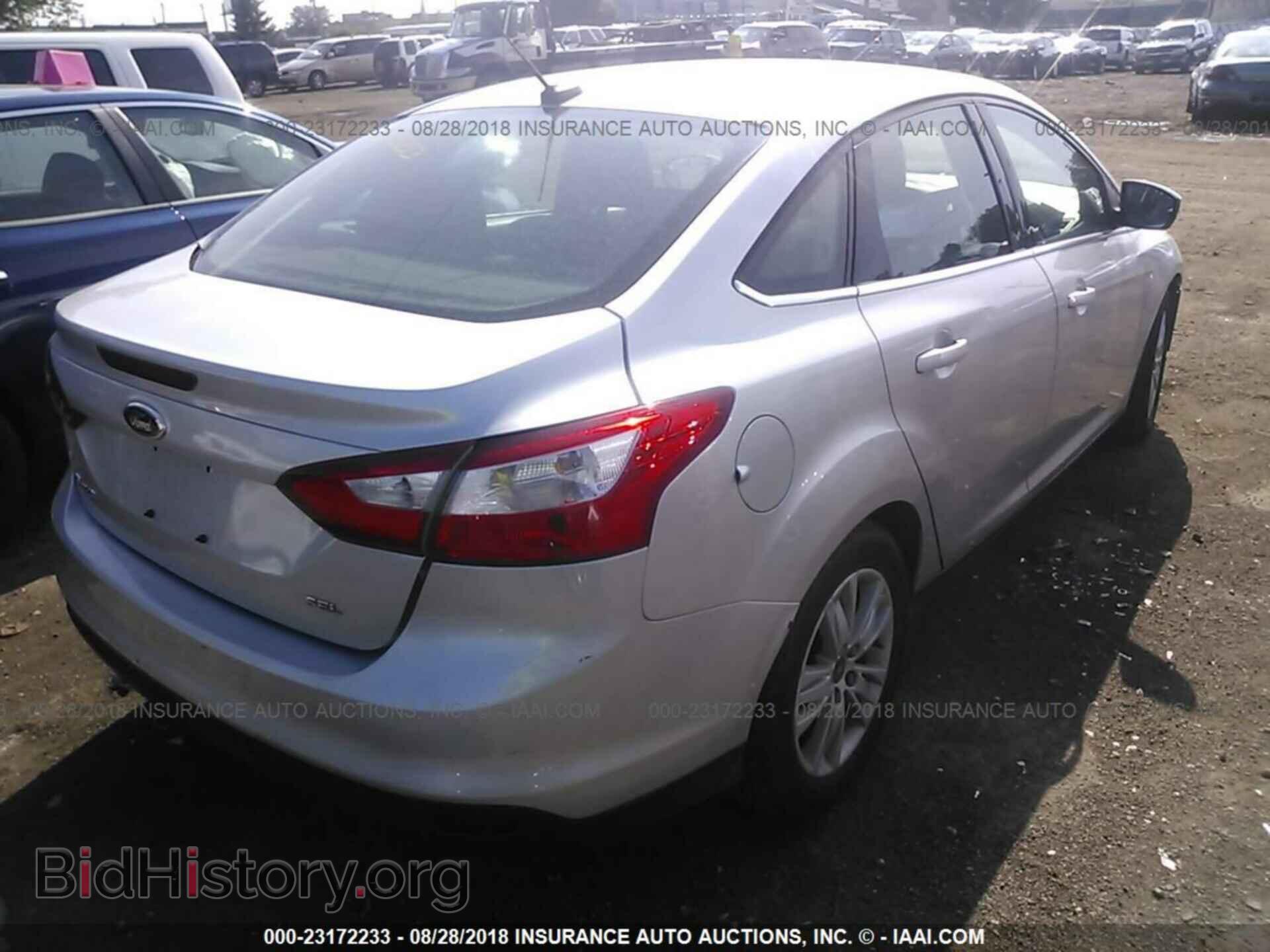 2012 Ford Focus - VIN: 1FAHP3H22CL104715 - Photo 4