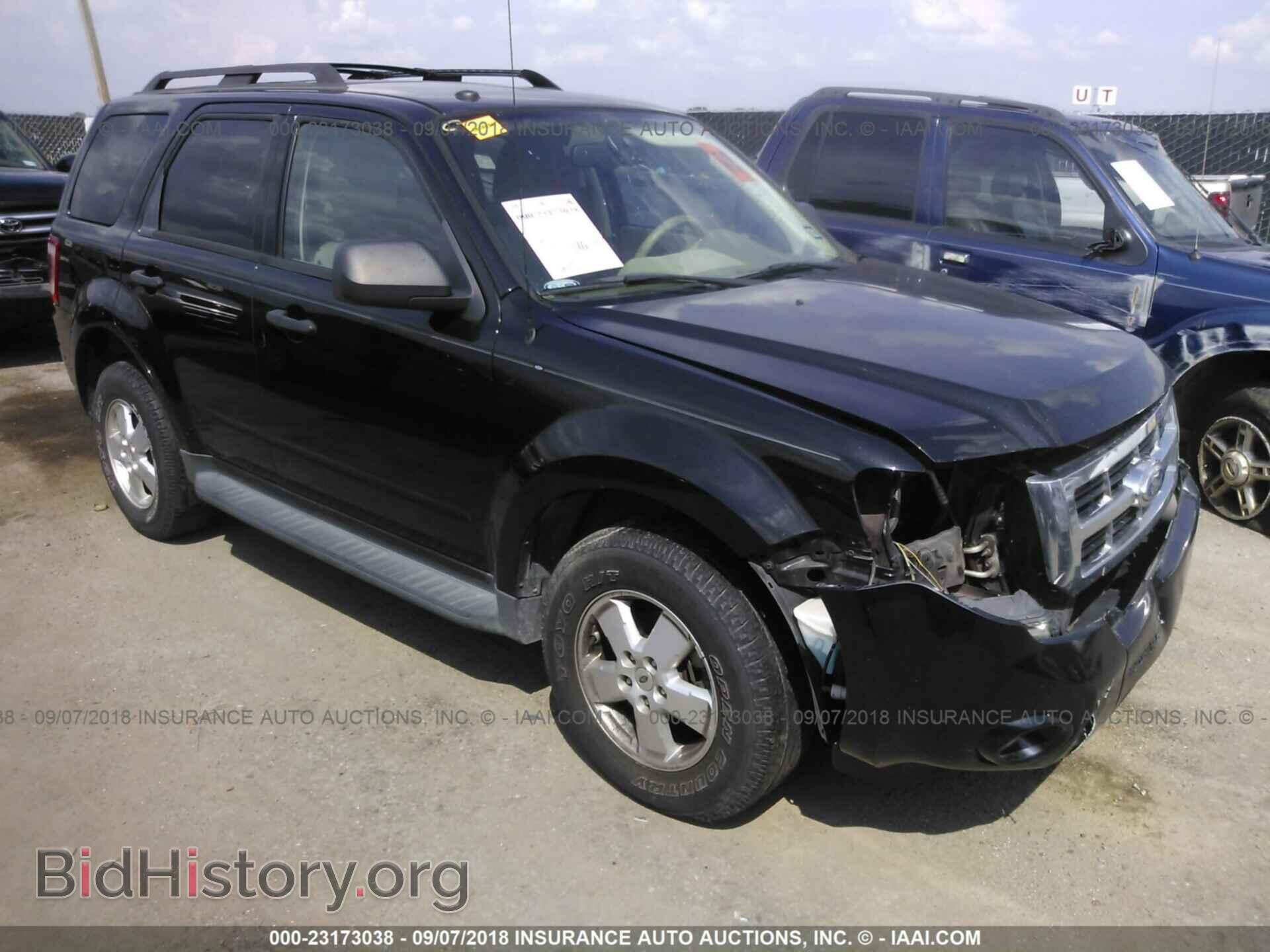 Photo 1FMCU0D78BKB85295 - Ford Escape 2011