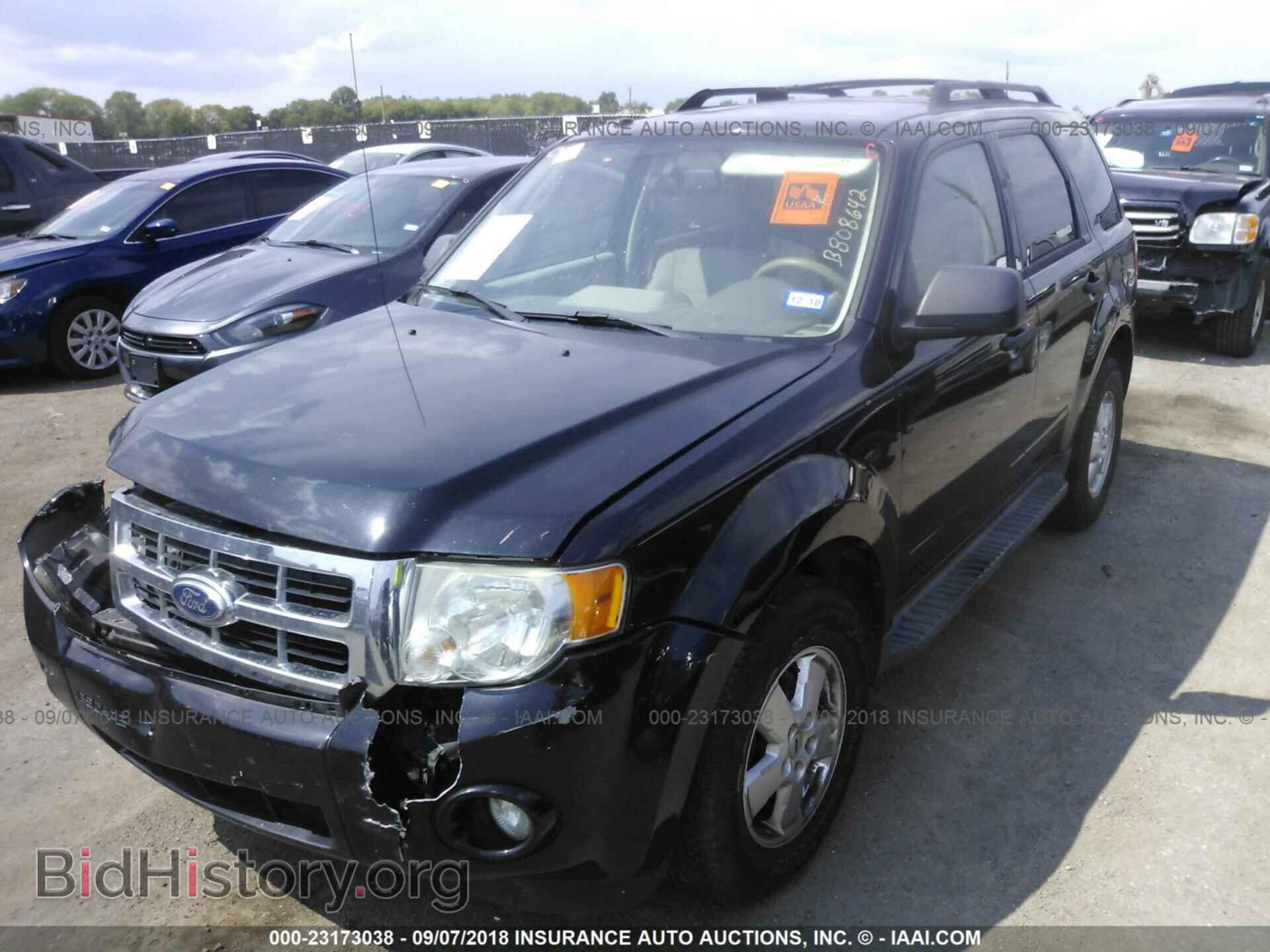 2011 Ford Escape - VIN: 1FMCU0D78BKB85295 - Photo 2