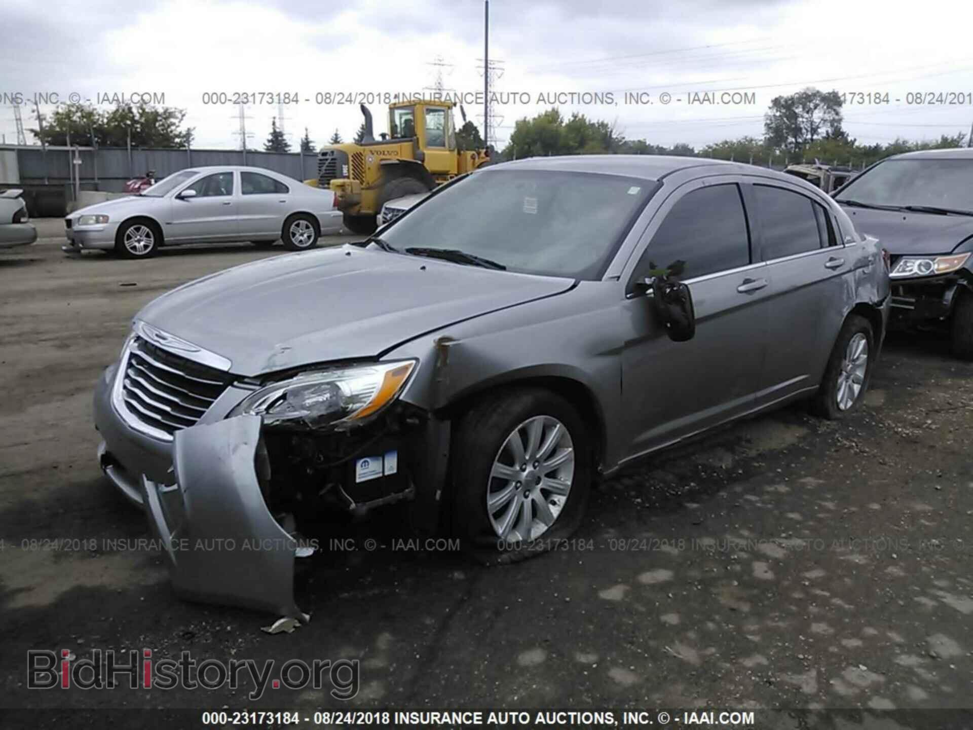 2013 Chrysler 200 - VIN: 1C3CCBBB7DN692513 - Photo 2