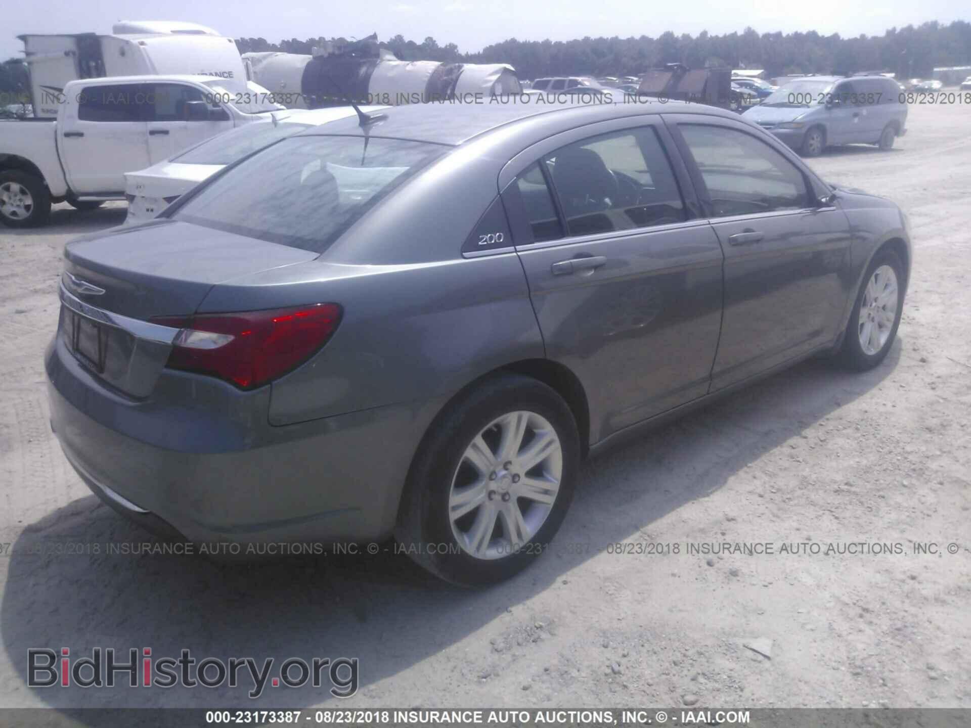 2013 Chrysler 200 - VIN: 1C3CCBBB2DN735994 - Photo 4