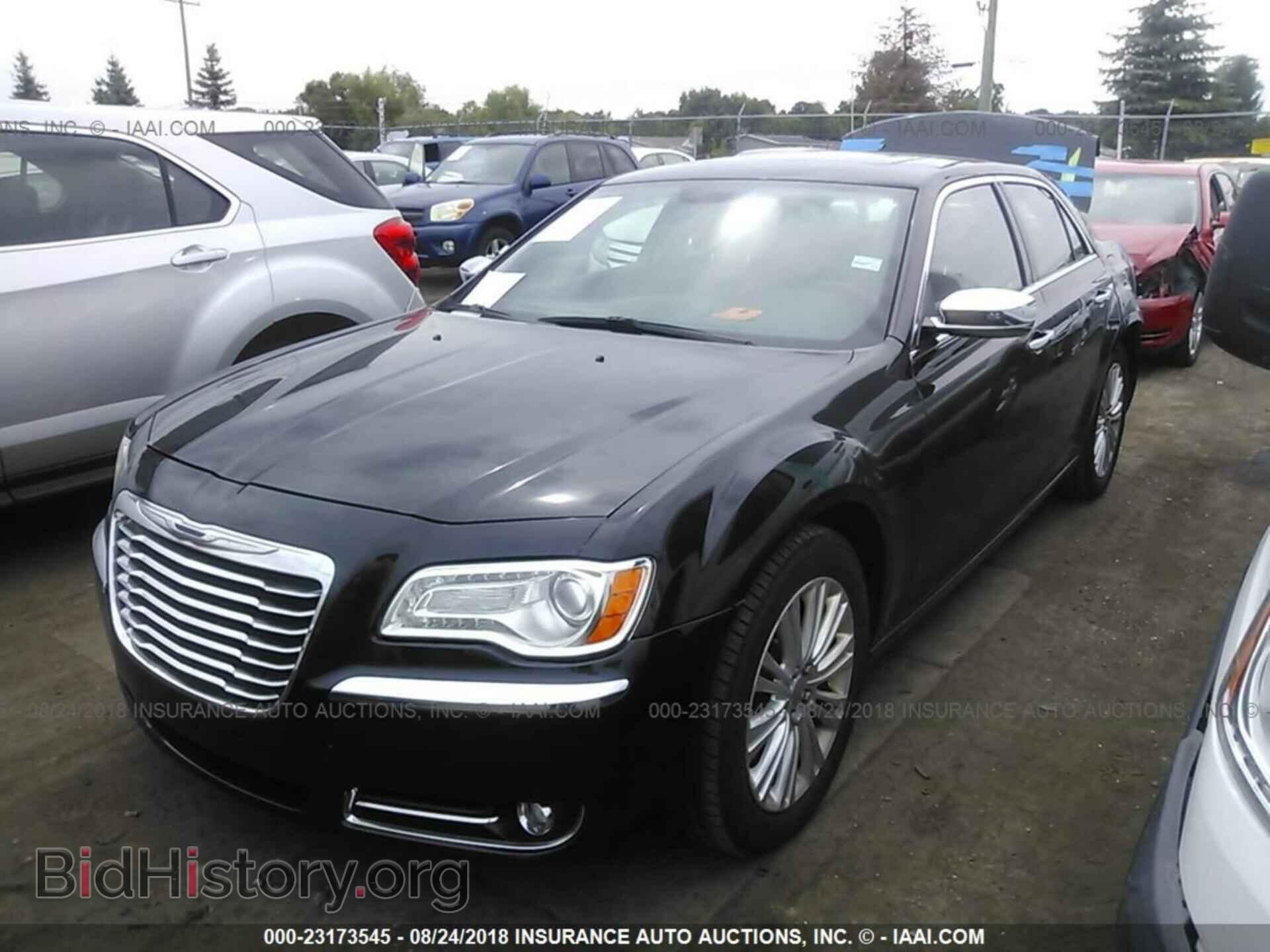 2013 Chrysler 300c - VIN: 2C3CCAKT0DH744995 - Фото 2