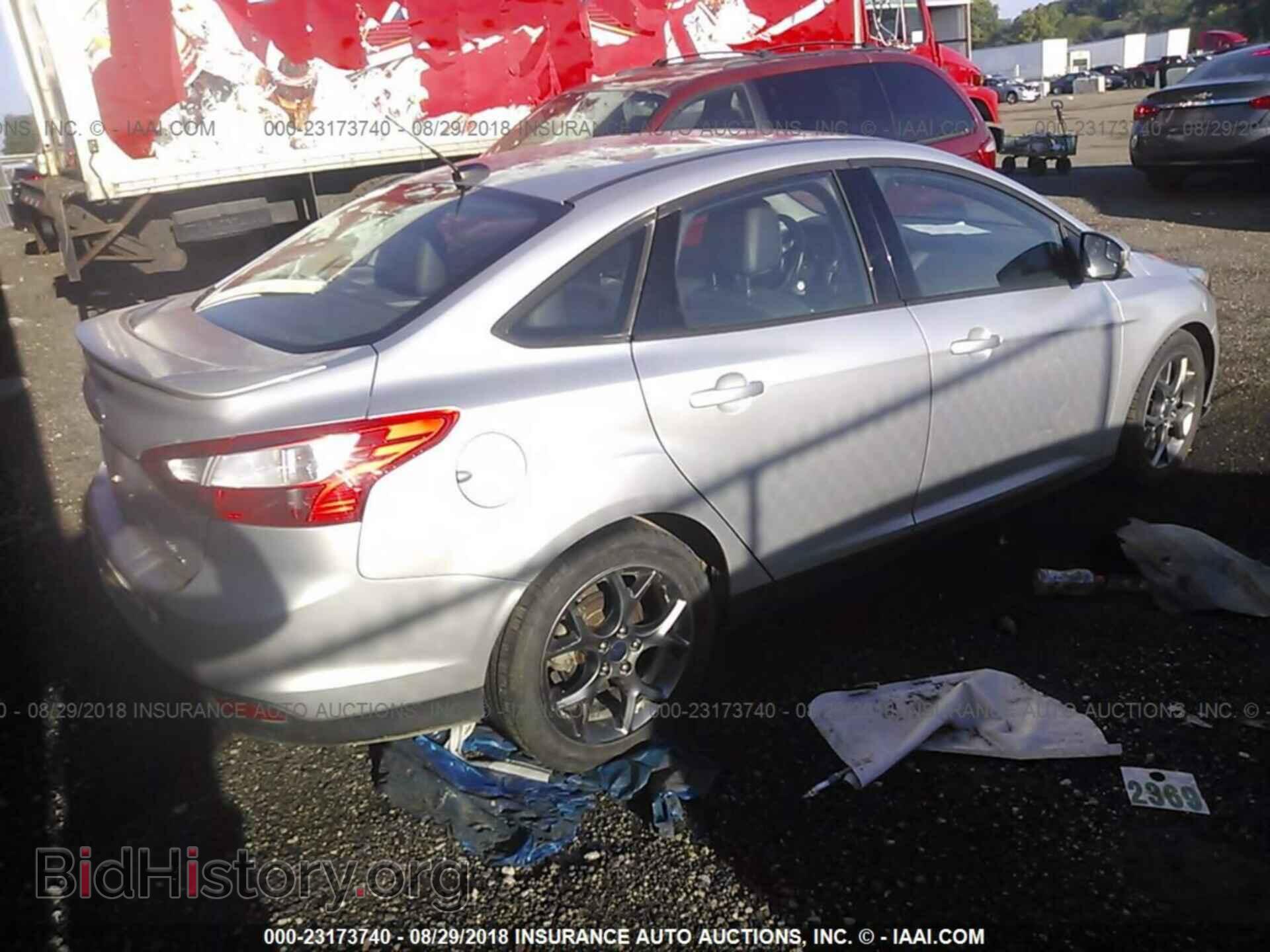 2013 Ford Focus - VIN: 1FADP3F23DL337618 - Photo 4