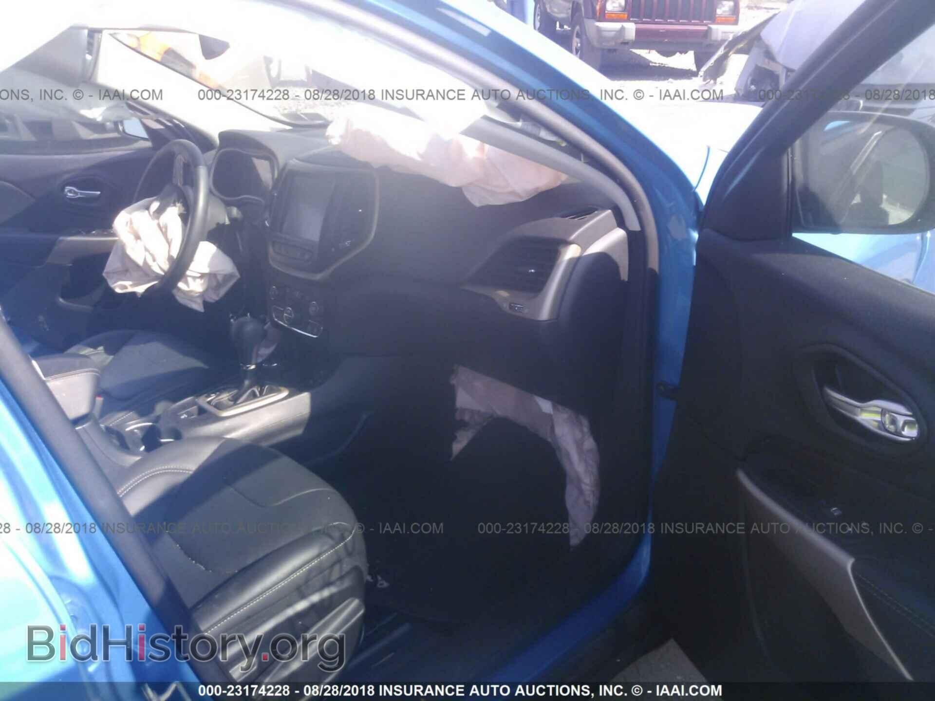 2018 Jeep Cherokee - VIN: 1C4PJMDX5JD575392 - Фото 5