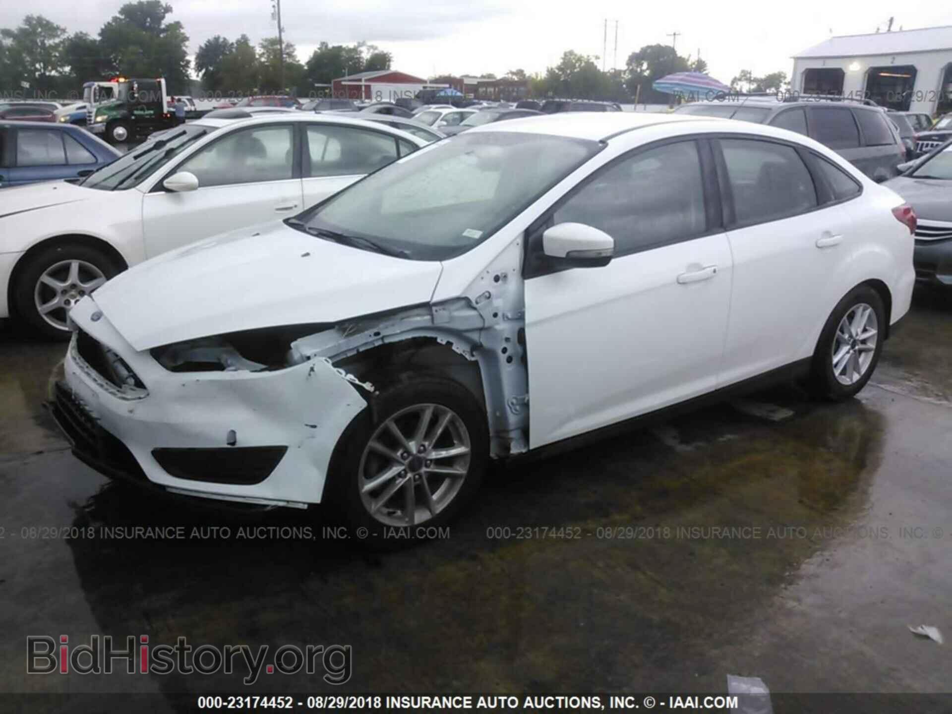 2016 Ford Focus - VIN: 1FADP3F22GL283104 - Фото 2