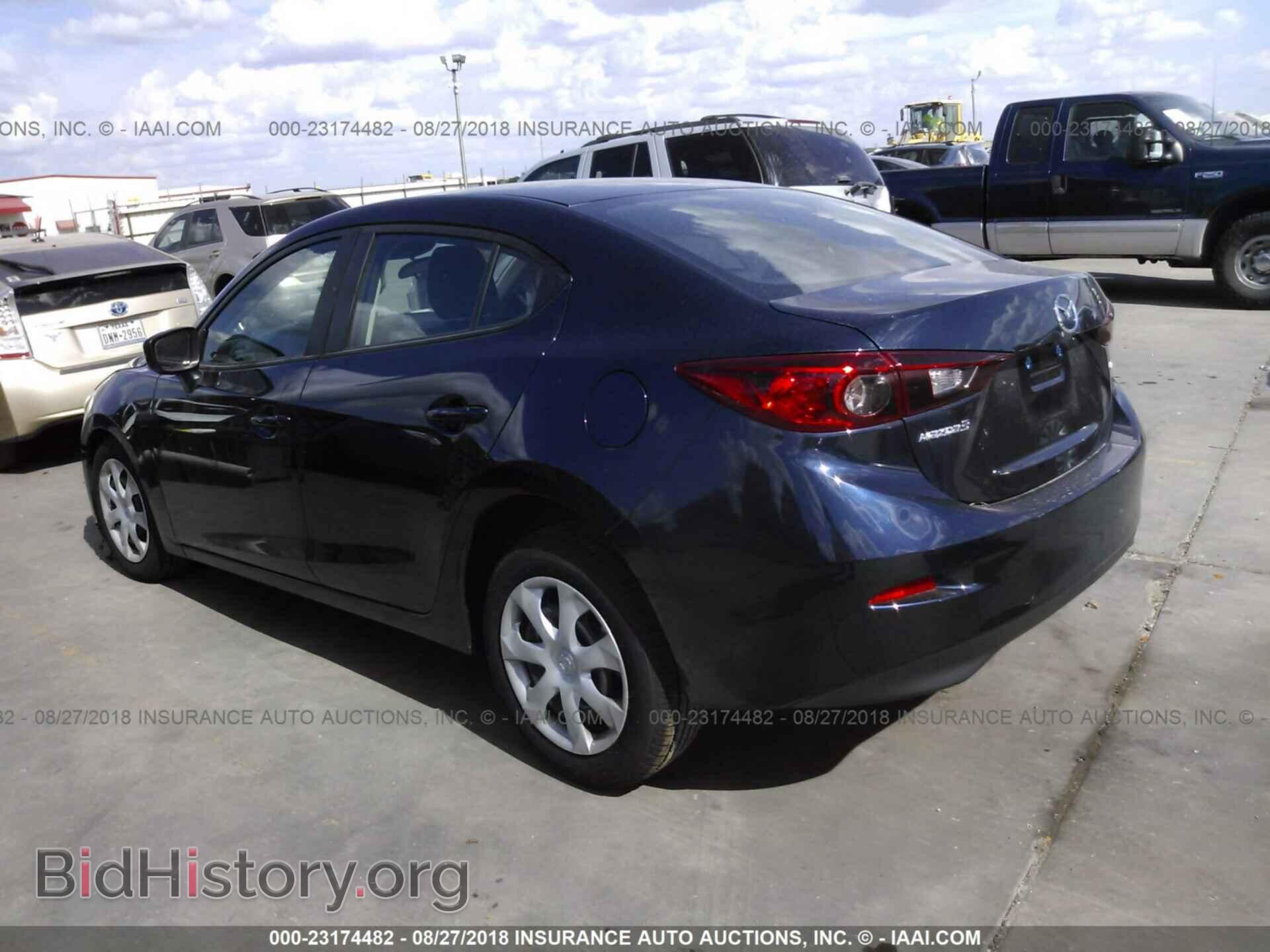 2018 Mazda 3 - VIN: 3MZBN1U79JM215332 - Фото 3
