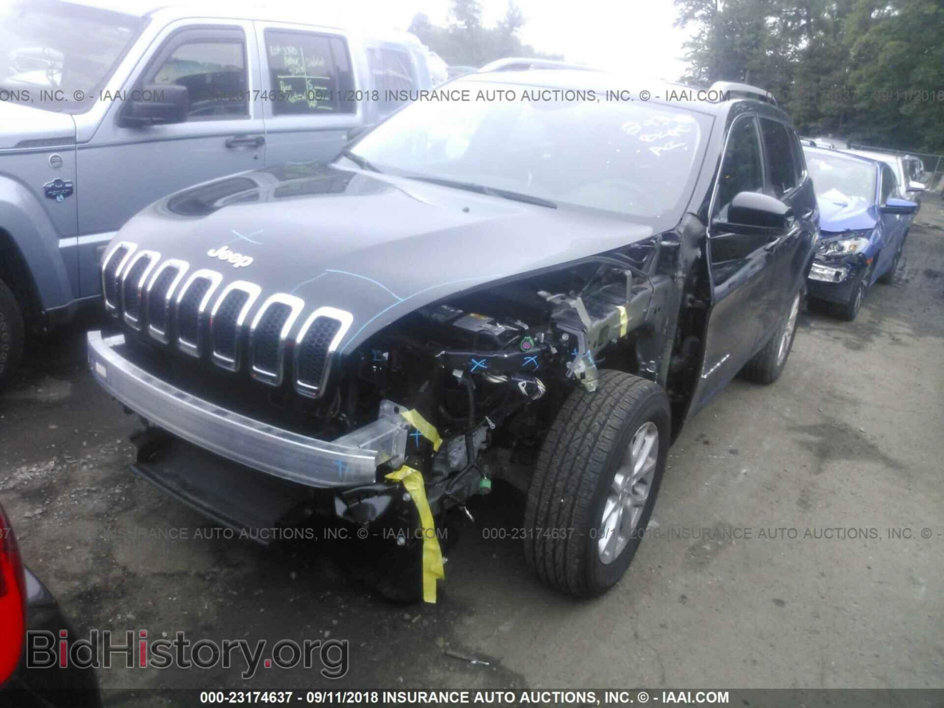 2017 Jeep Cherokee - VIN: 1C4PJMCS2HW505949 - Фото 2