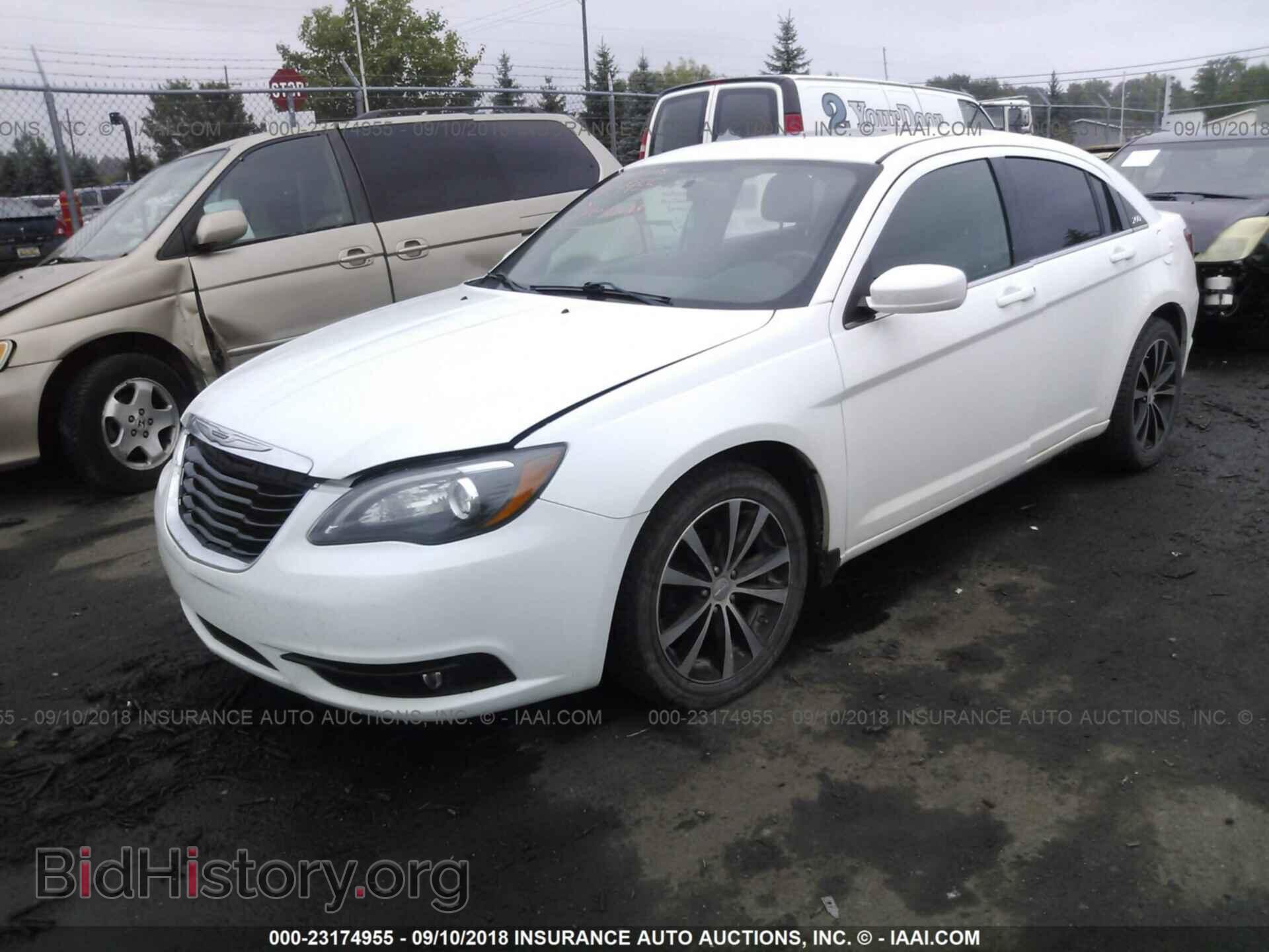 2012 Chrysler 200 - VIN: 1C3CCBBG3CN283211 - Фото 2