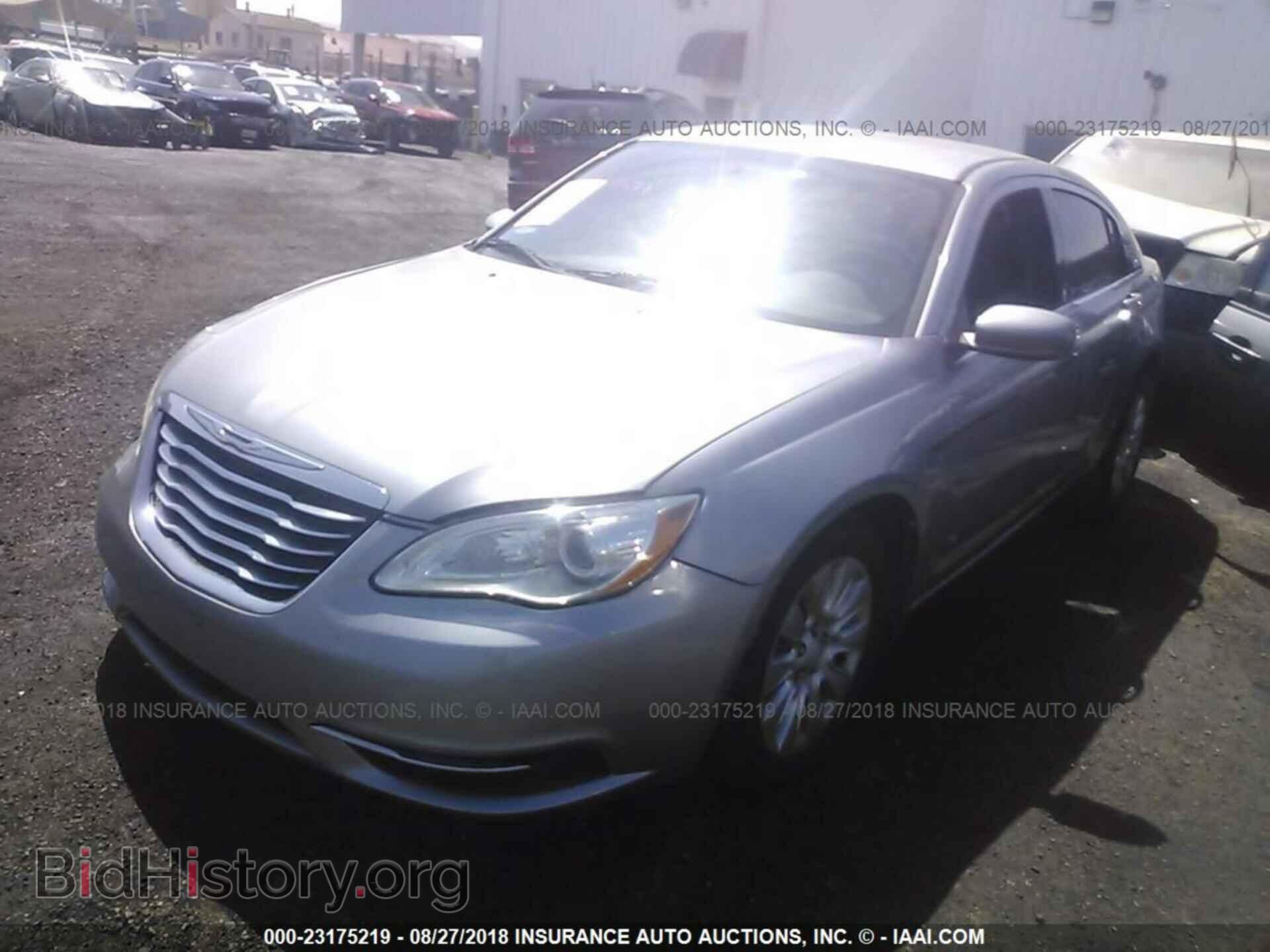 2013 Chrysler 200 - VIN: 1C3CCBAB7DN734518 - Фото 2