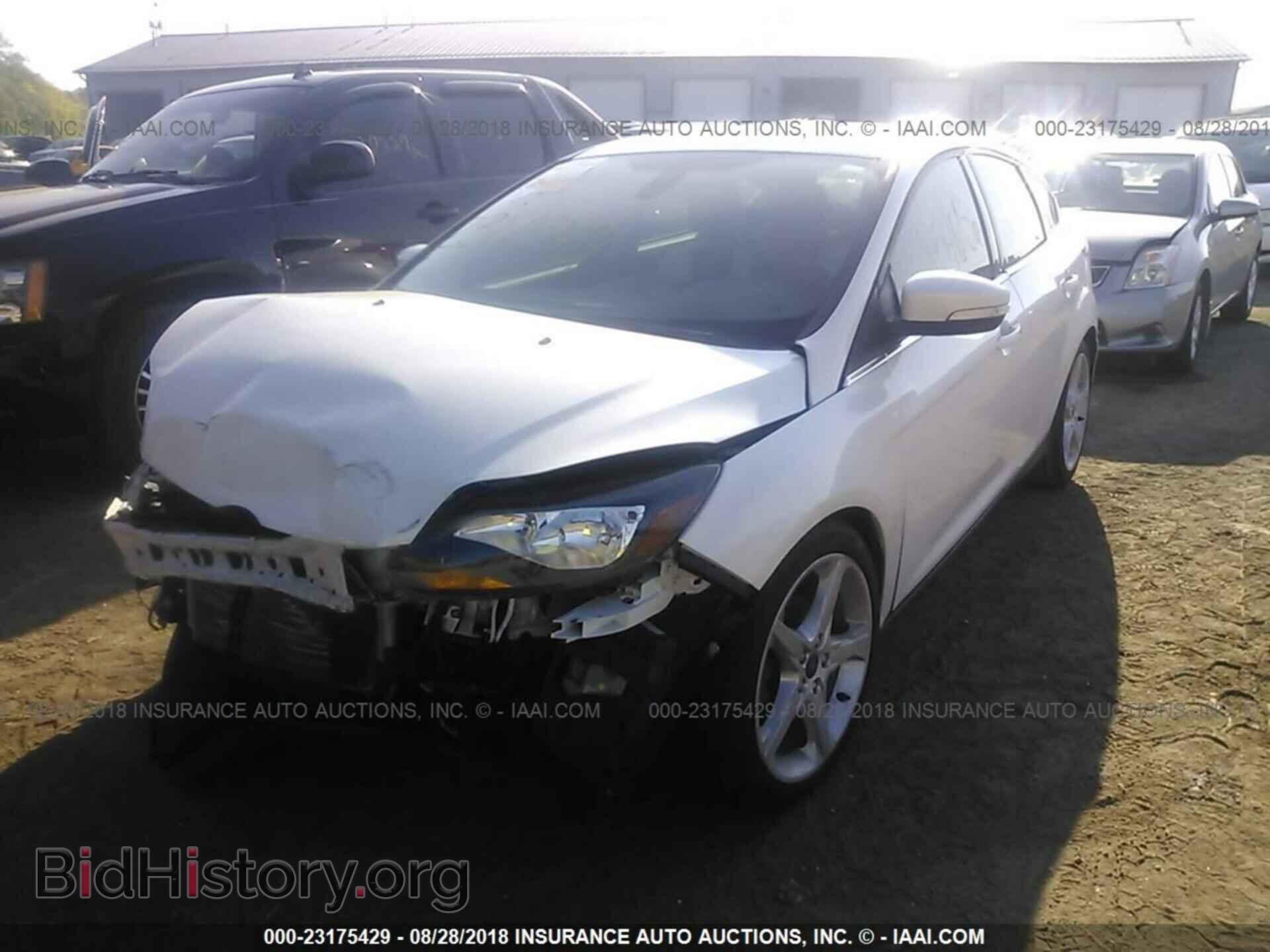 2012 Ford Focus - VIN: 1FAHP3N24CL342604 - Photo 2