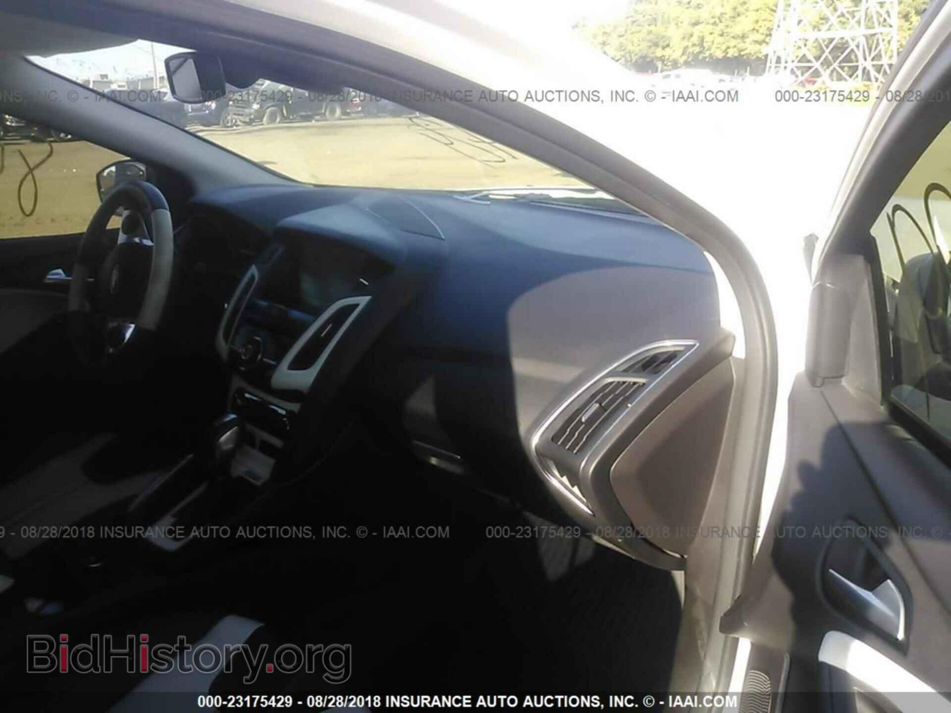 2012 Ford Focus - VIN: 1FAHP3N24CL342604 - Photo 5