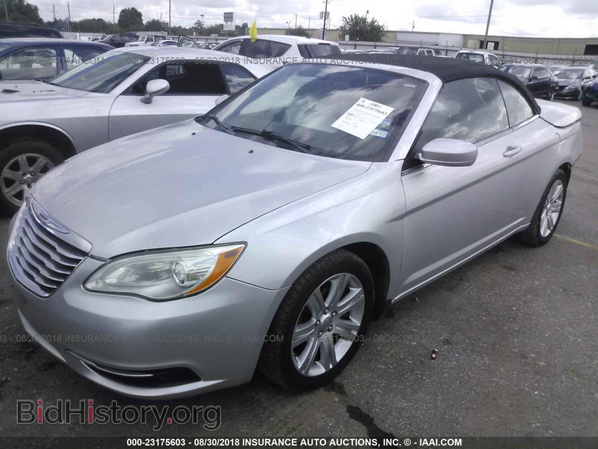 2012 Chrysler 200 - VIN: 1C3BCBEBXCN277806 - Фото 2