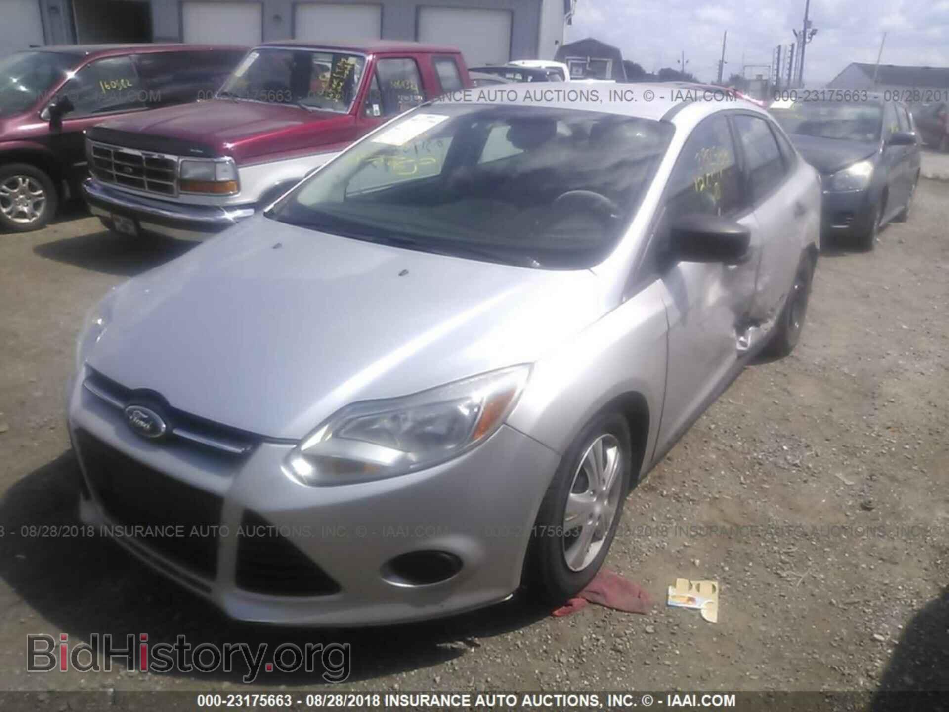 2014 Ford Focus - VIN: 1FADP3E23EL282588 - Фото 2