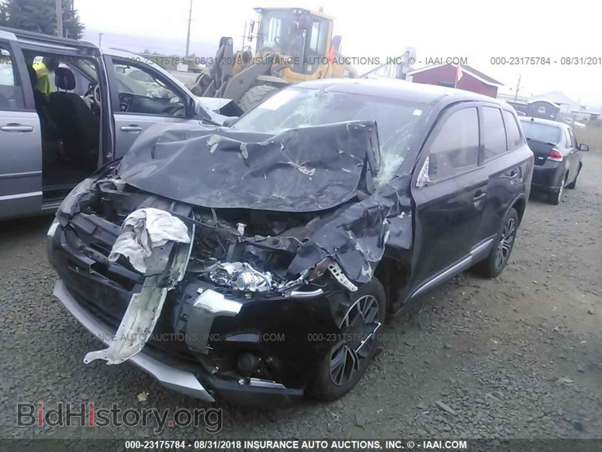 2016 Mitsubishi Outlander - VIN: JA4AZ3A31GZ032170 - Фото 2
