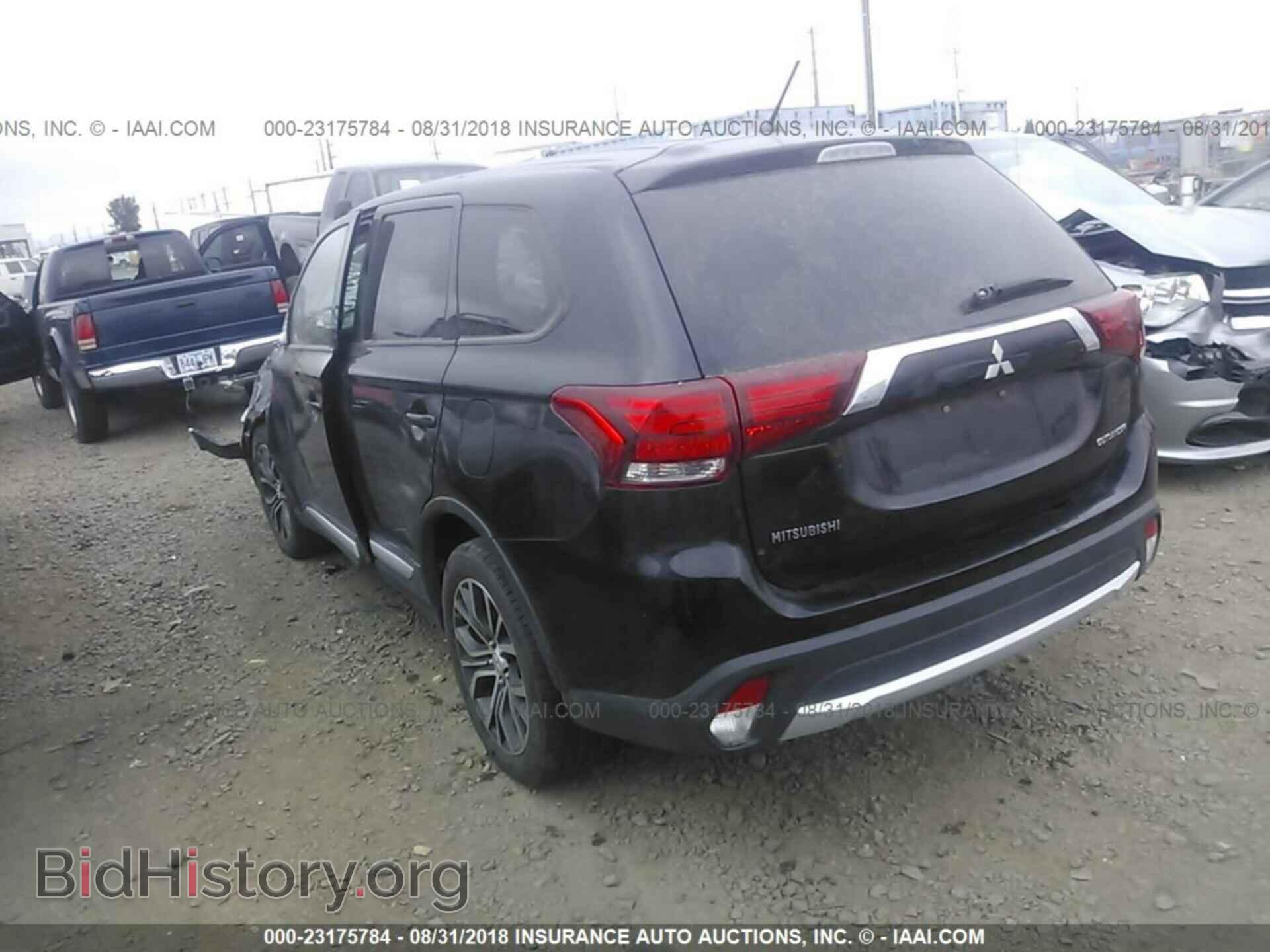 2016 Mitsubishi Outlander - VIN: JA4AZ3A31GZ032170 - Фото 3