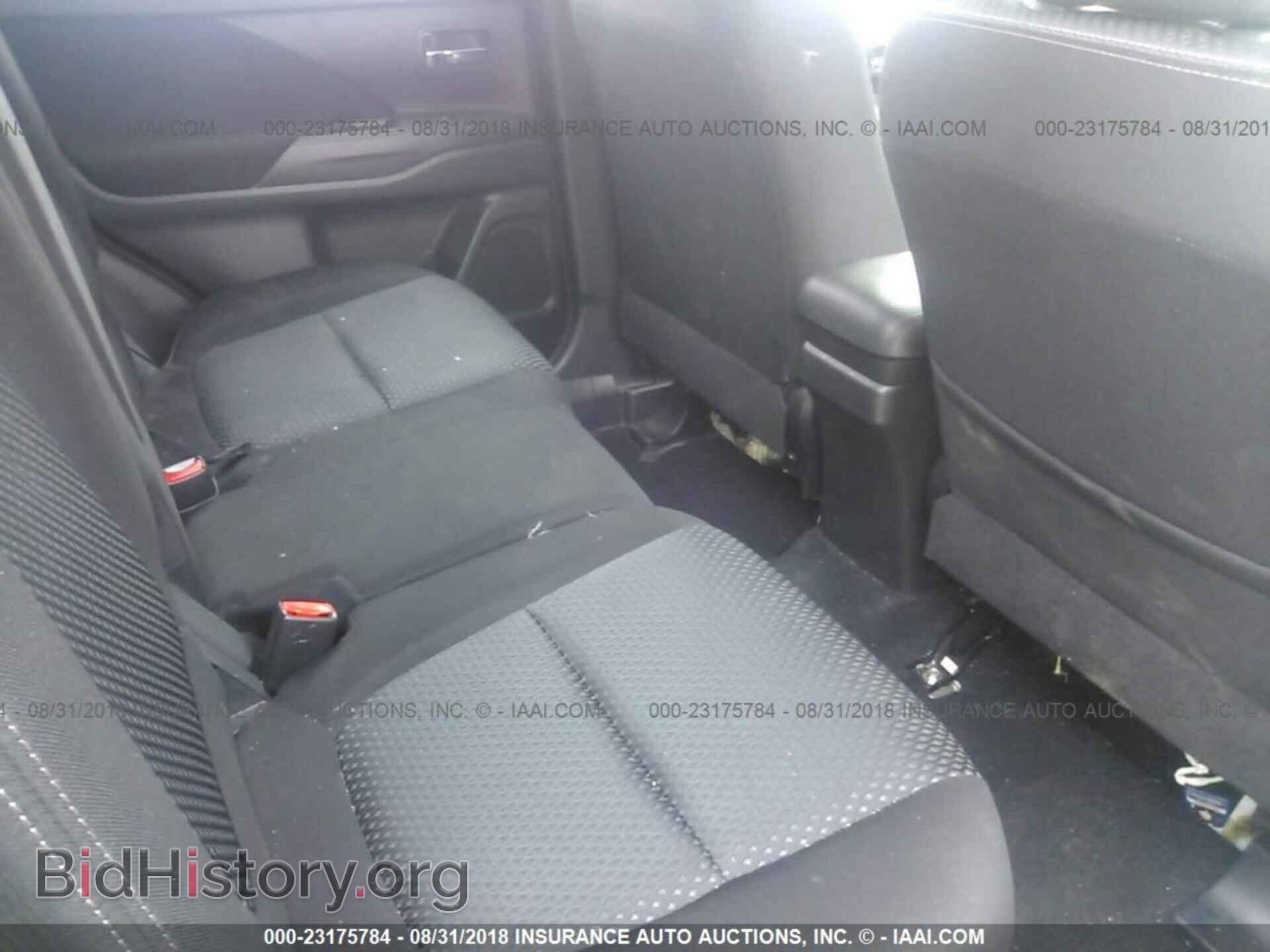 2016 Mitsubishi Outlander - VIN: JA4AZ3A31GZ032170 - Фото 8