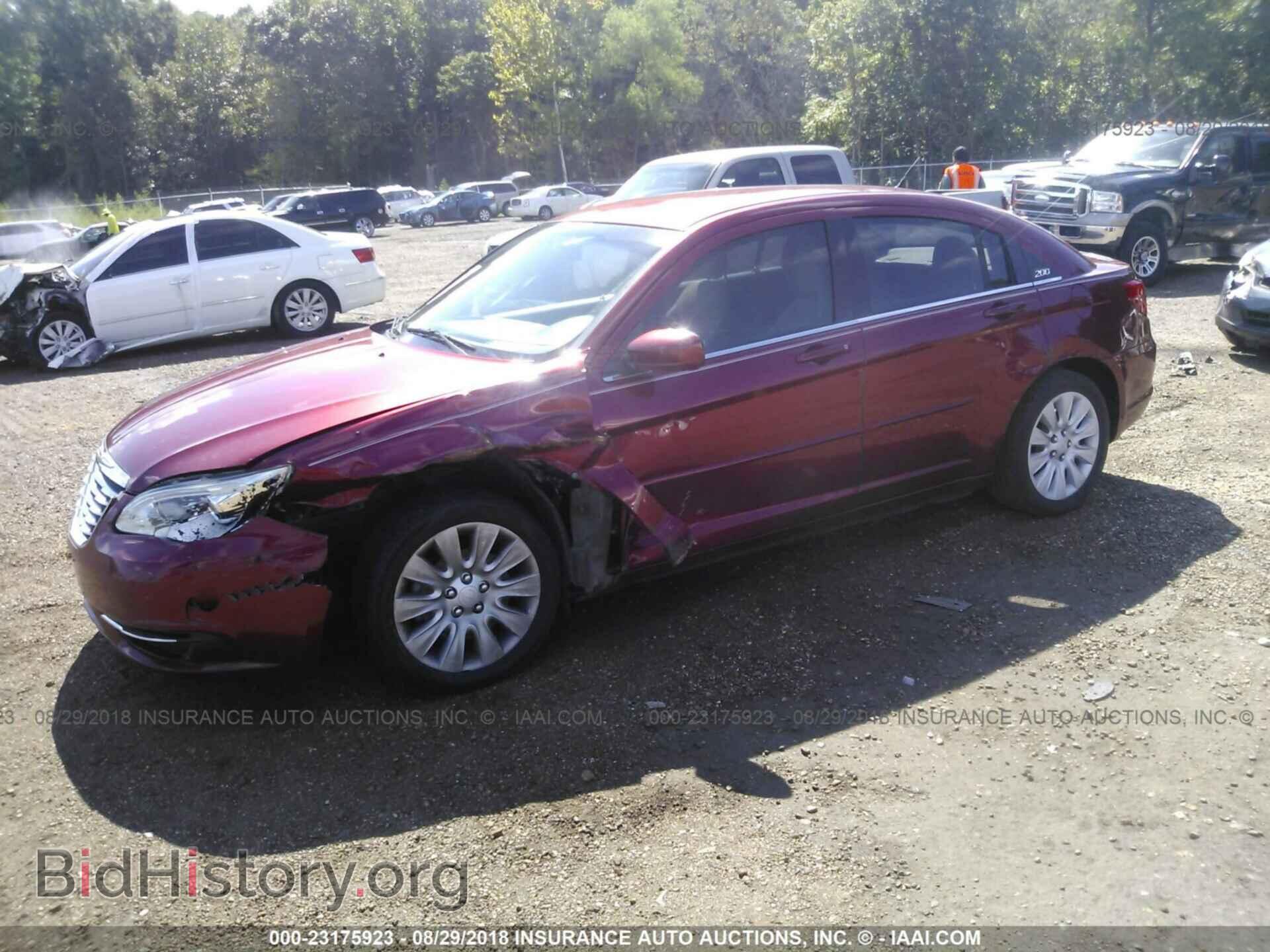 2013 Chrysler 200 - VIN: 1C3CCBABXDN568740 - Photo 2