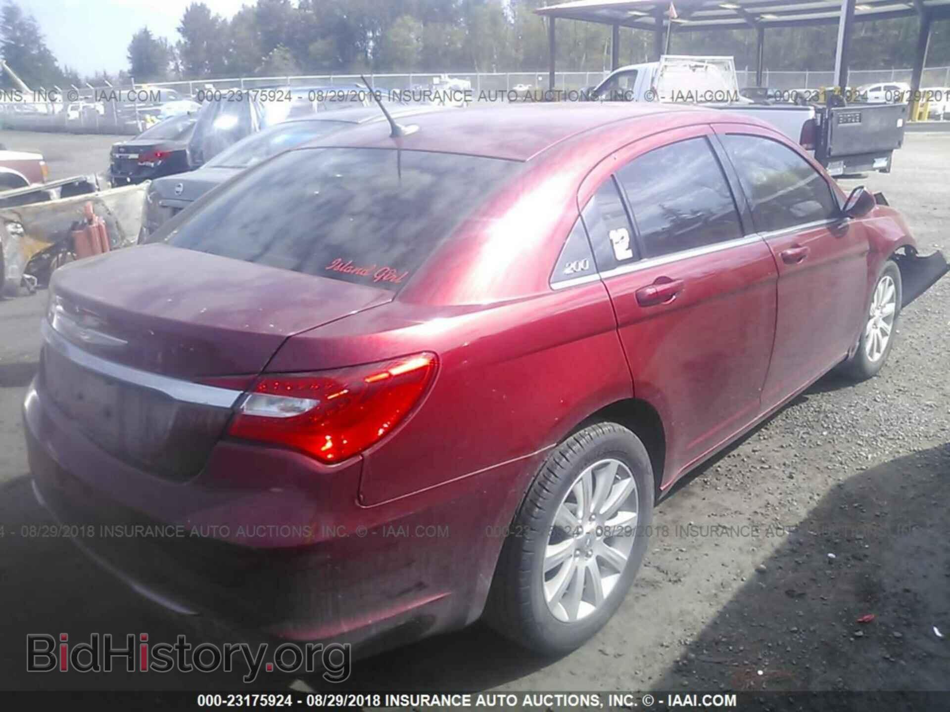 2013 Chrysler 200 - VIN: 1C3CCBBB2DN555530 - Photo 4